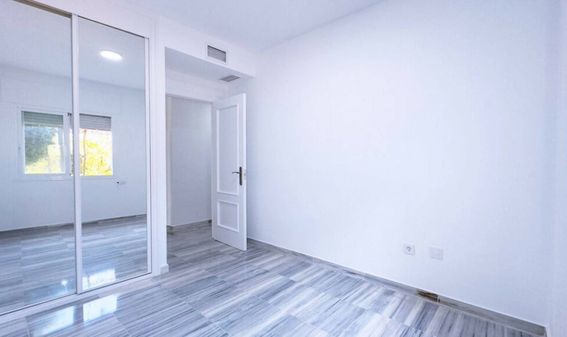 Resale - Apartment -
Marbella