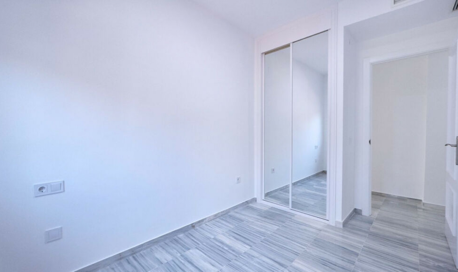 Resale - Apartment -
Marbella