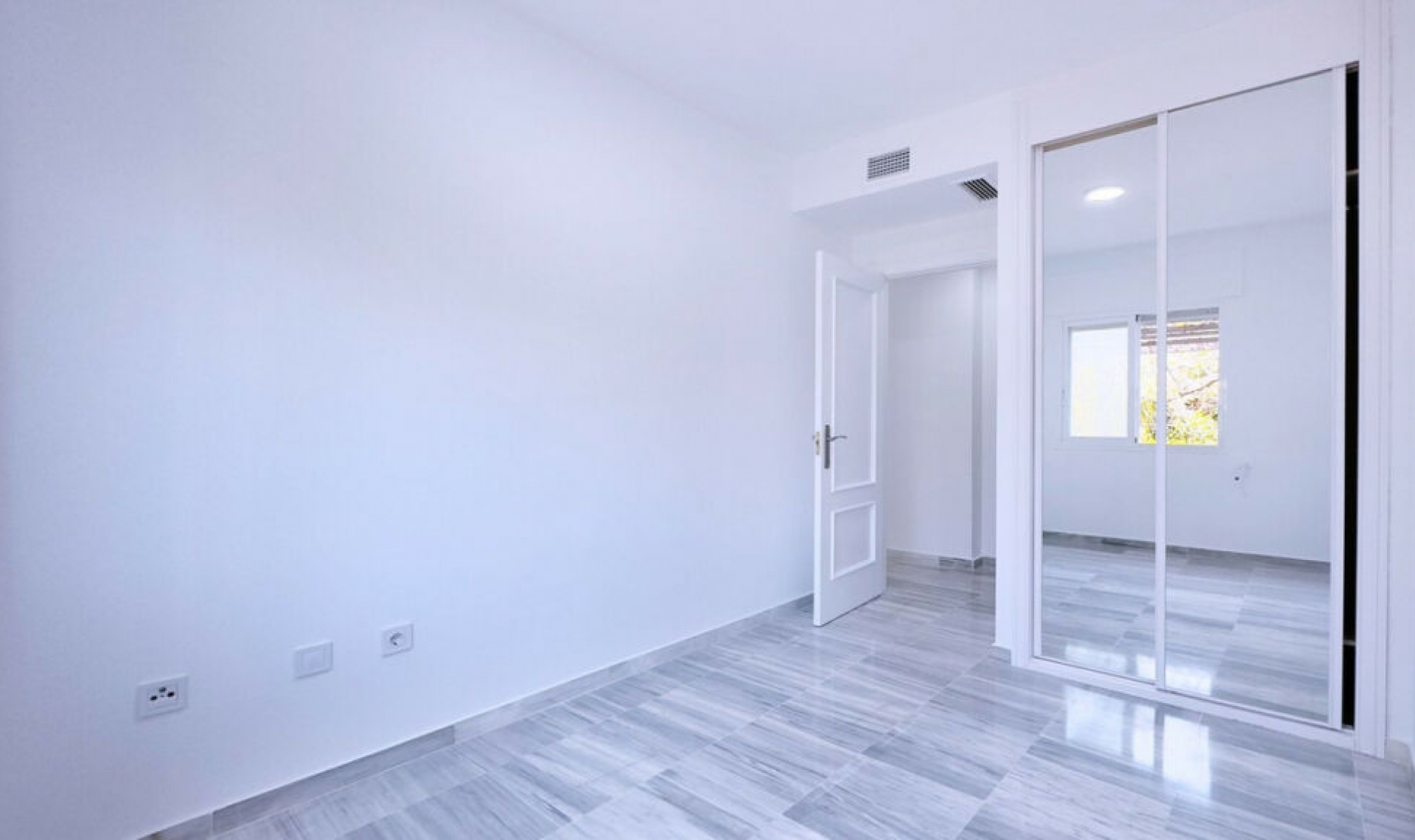 Resale - Apartment -
Marbella