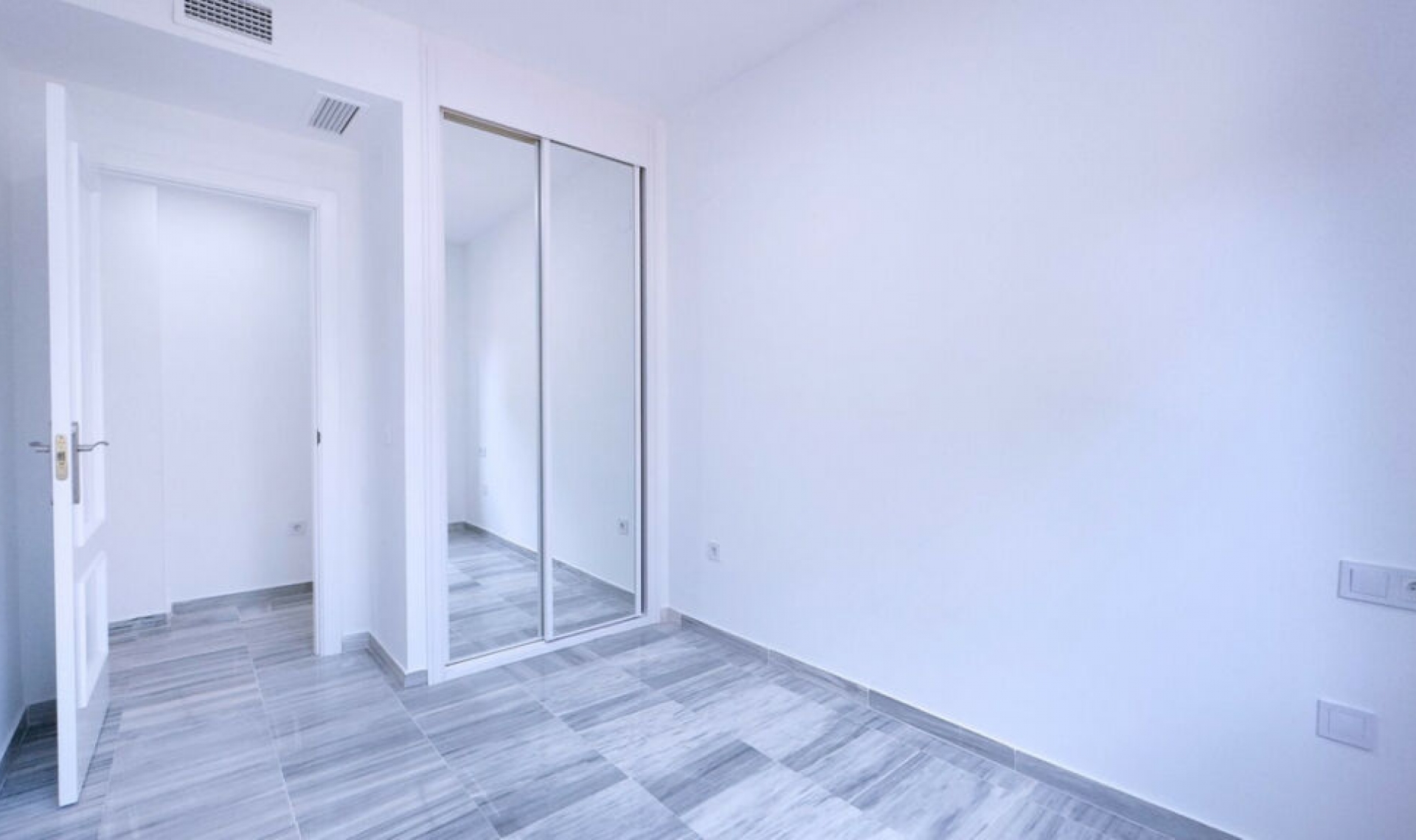 Resale - Apartment -
Marbella