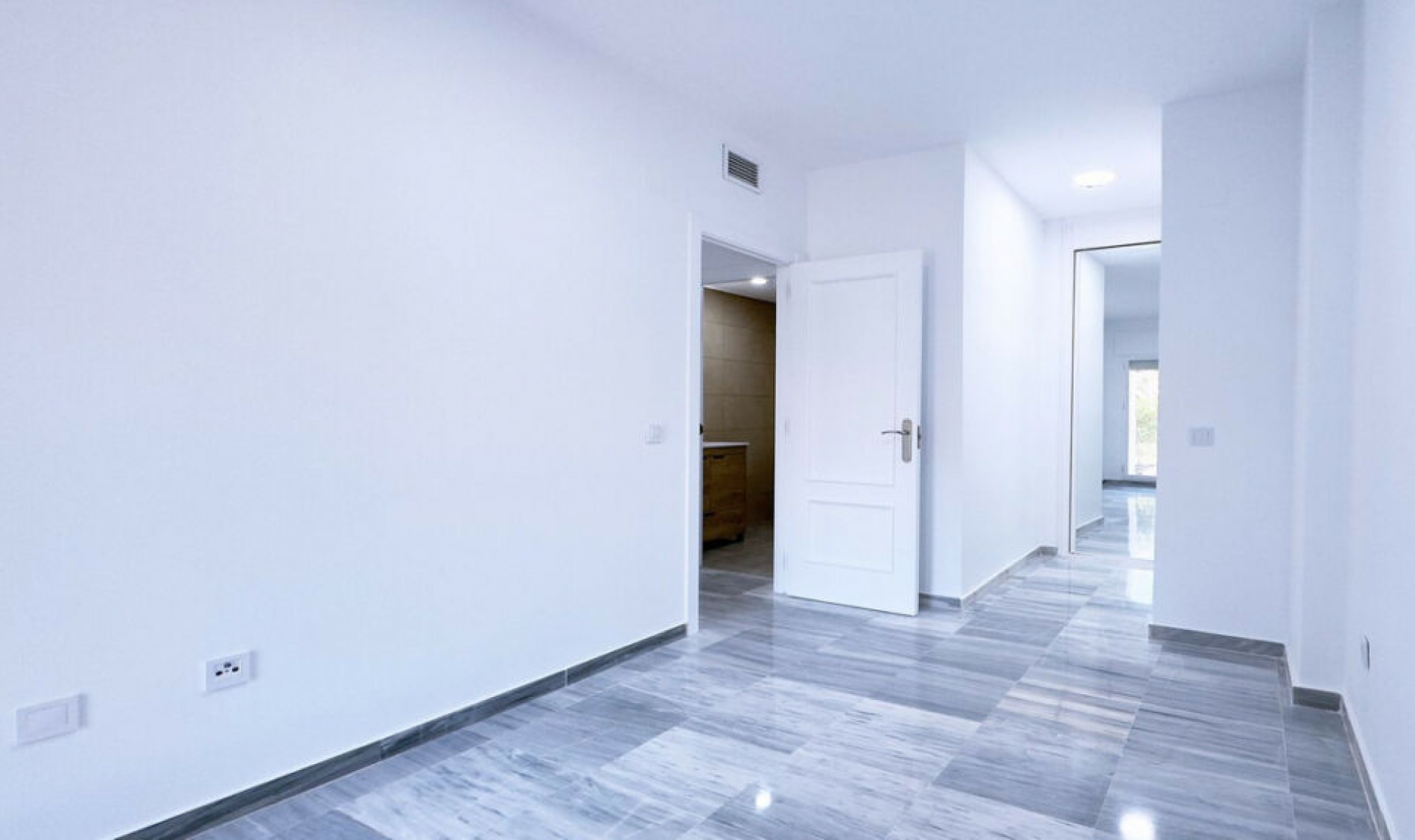 Resale - Apartment -
Marbella