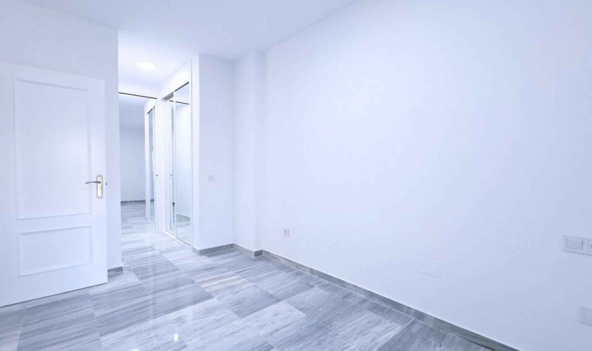 Resale - Apartment -
Marbella