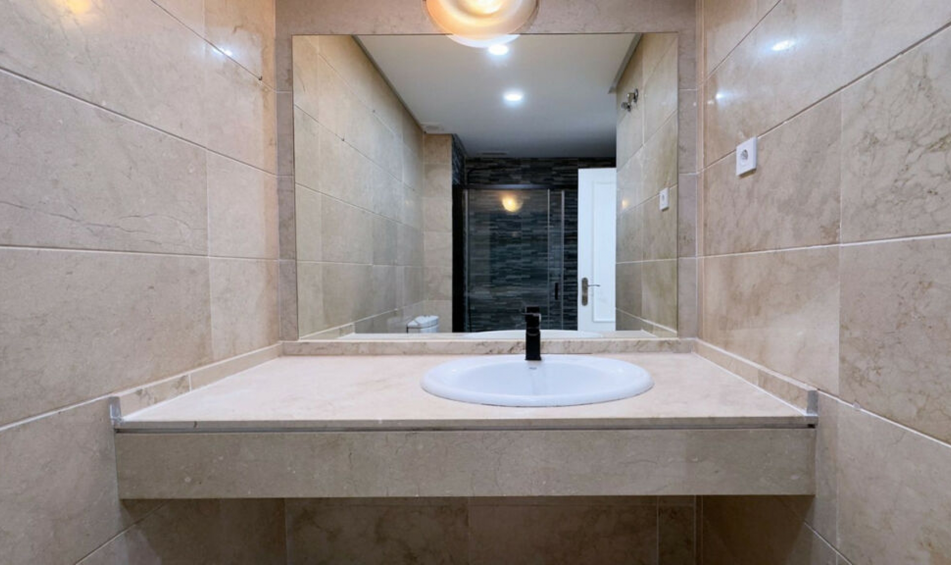 Resale - Apartment -
Marbella