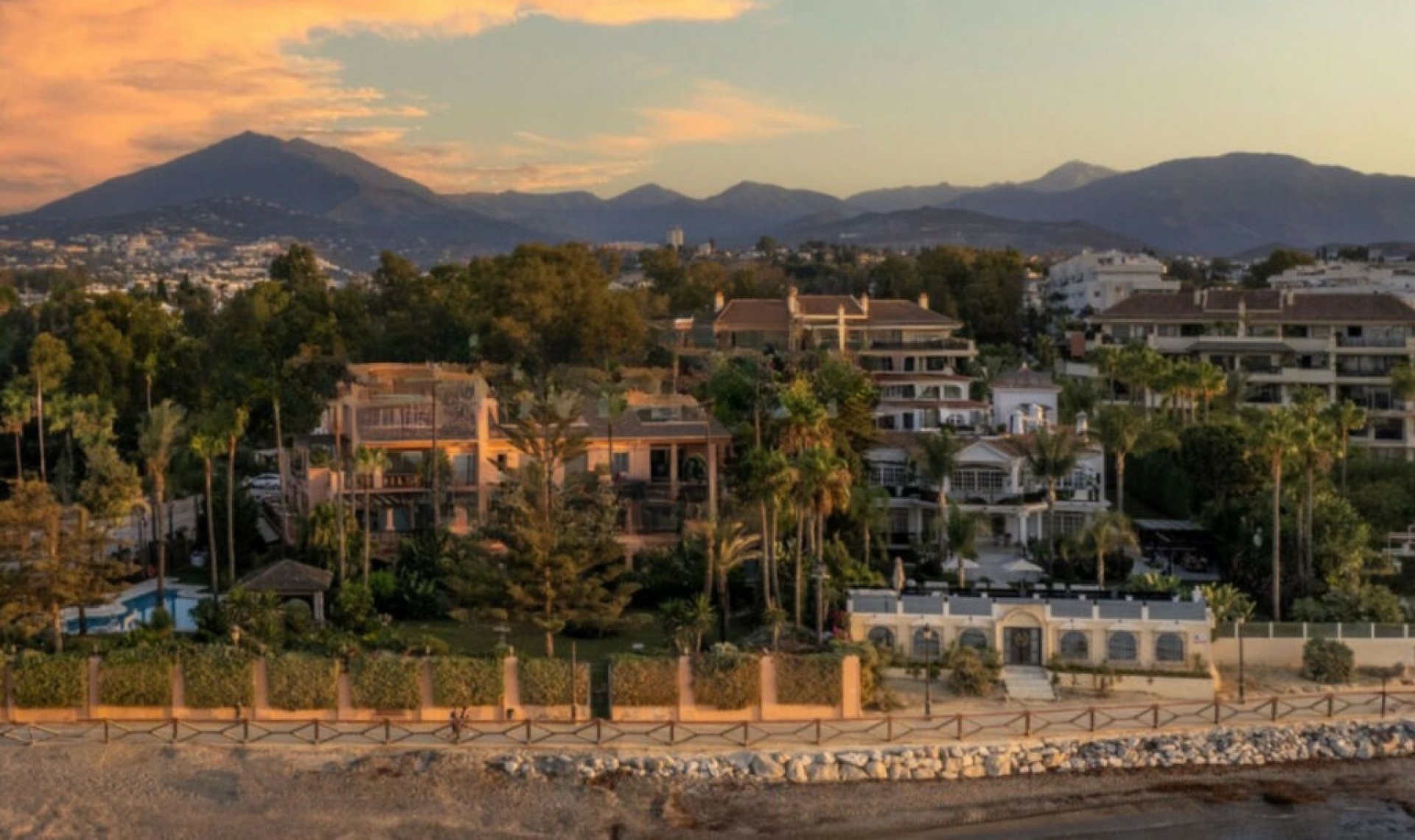 Resale - Apartment -
Marbella