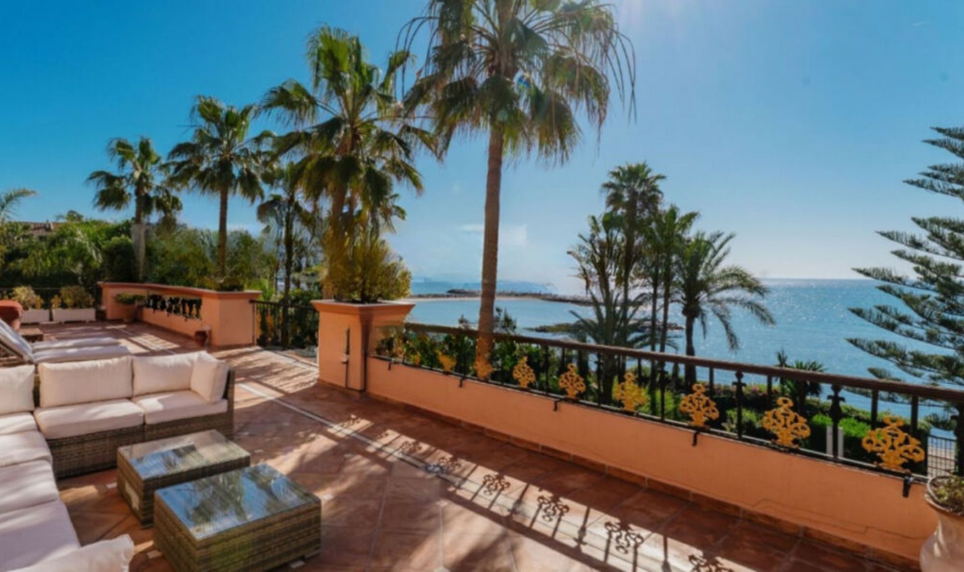 Resale - Apartment -
Marbella