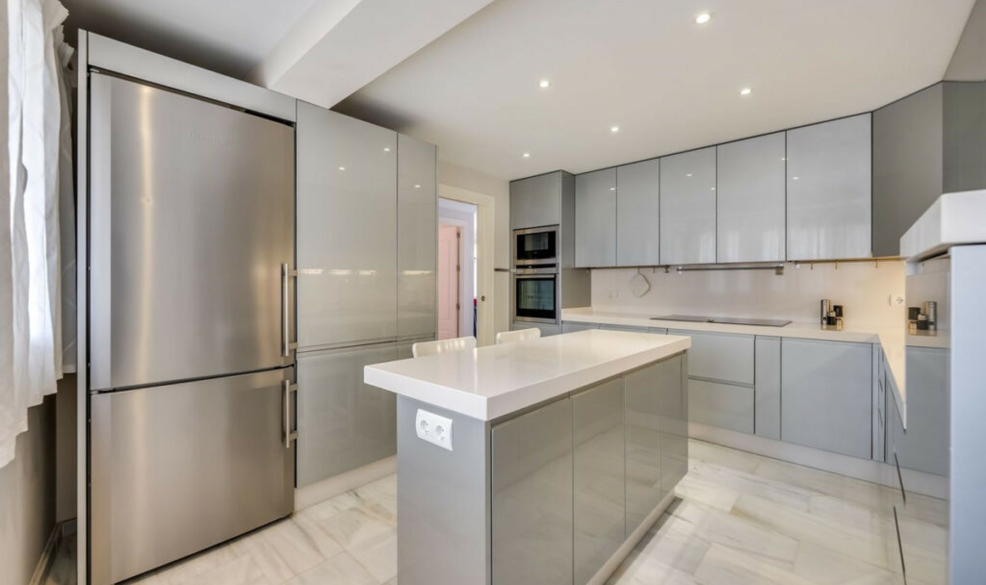 Resale - Apartment -
Marbella