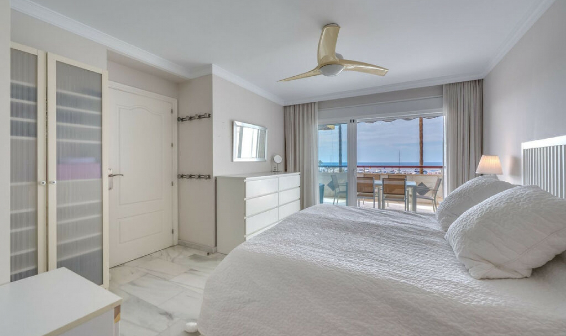 Resale - Apartment -
Marbella