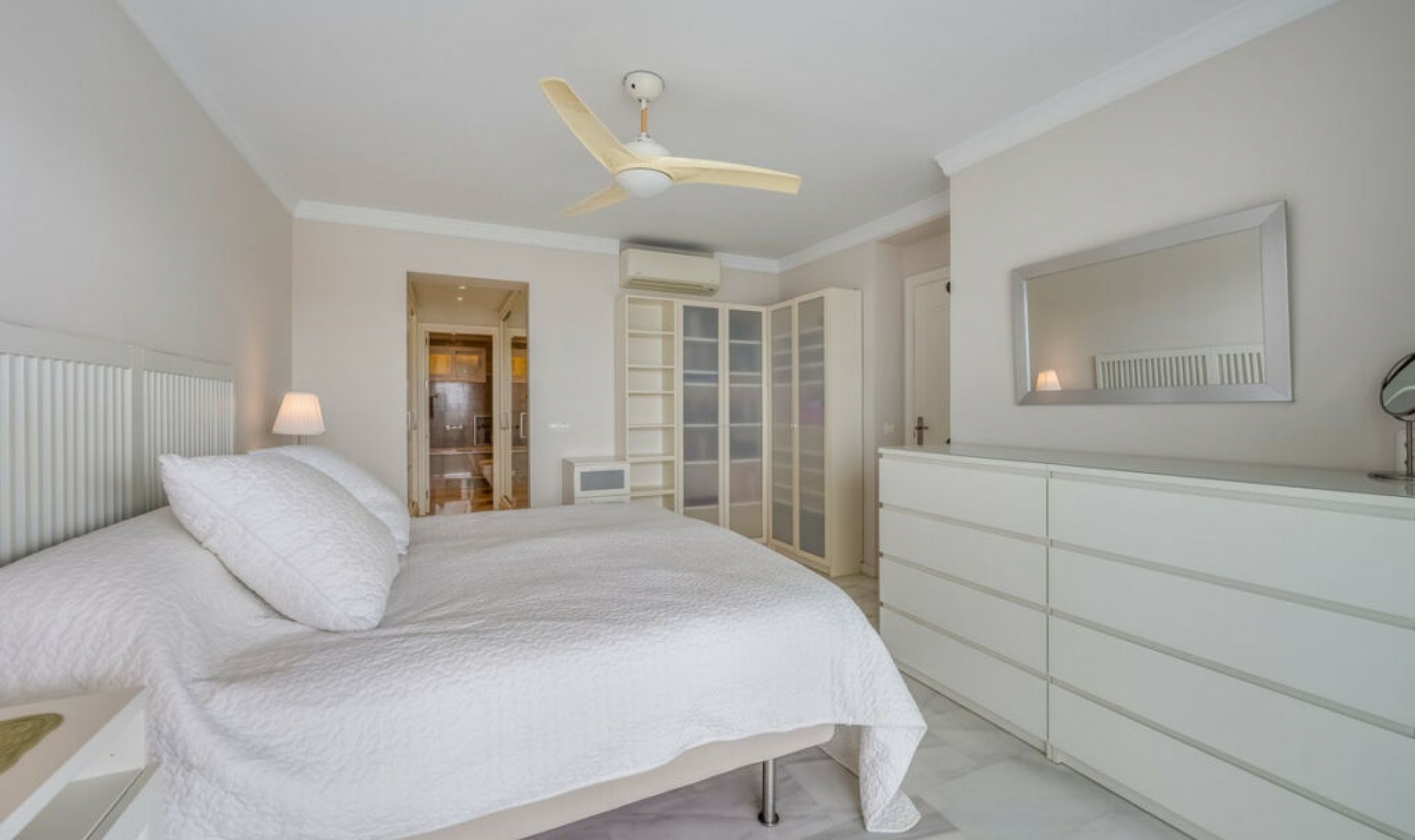 Resale - Apartment -
Marbella