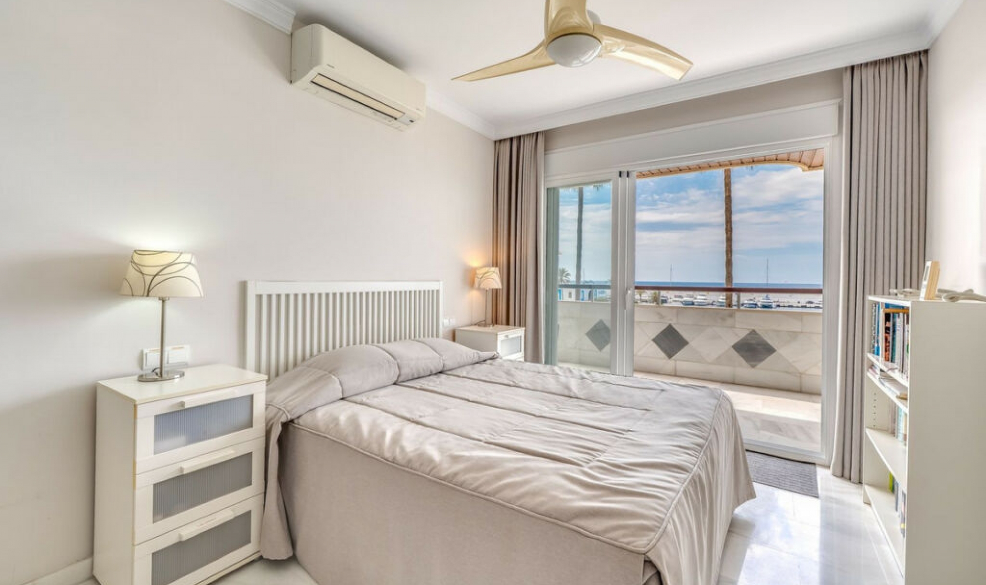 Resale - Apartment -
Marbella