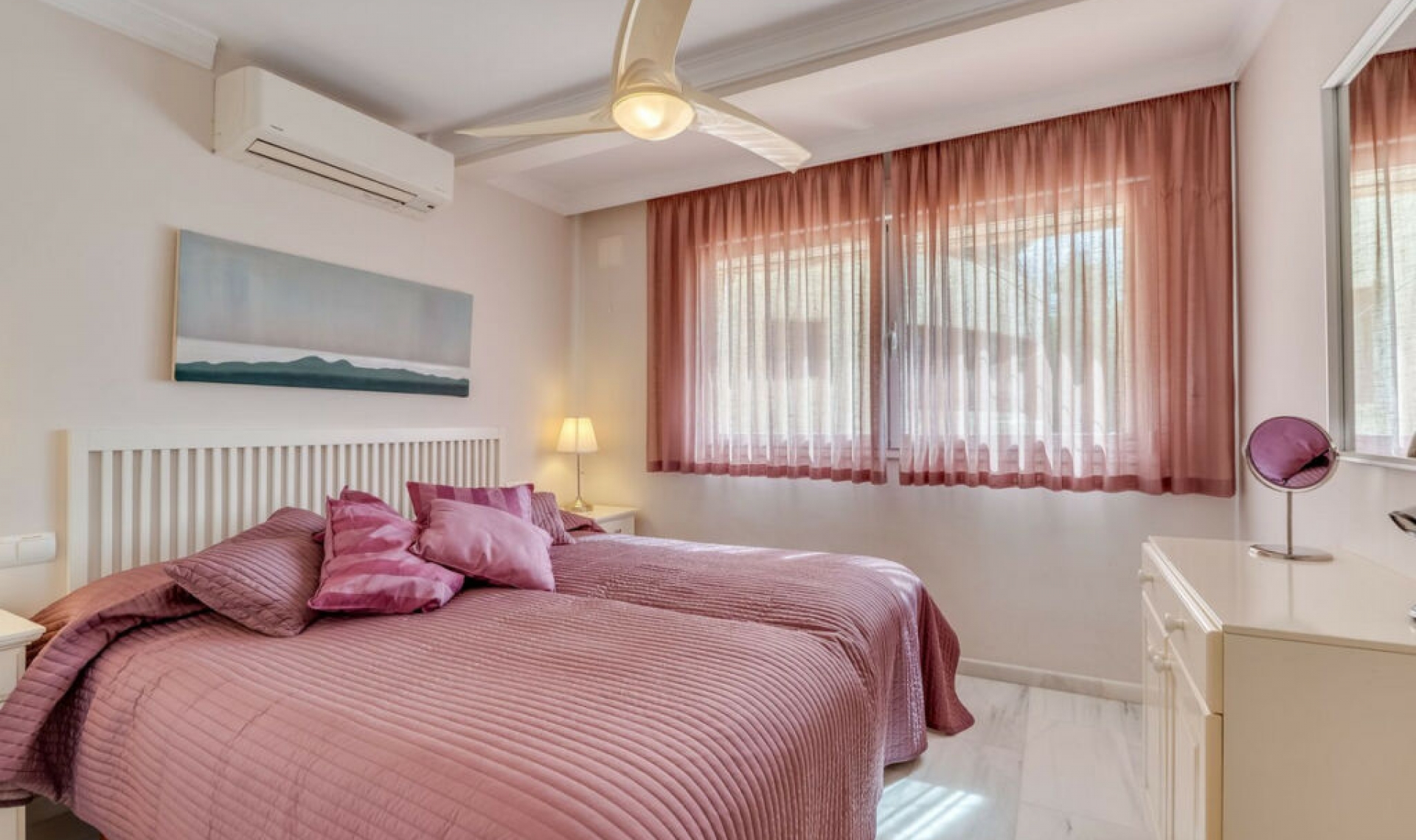 Resale - Apartment -
Marbella