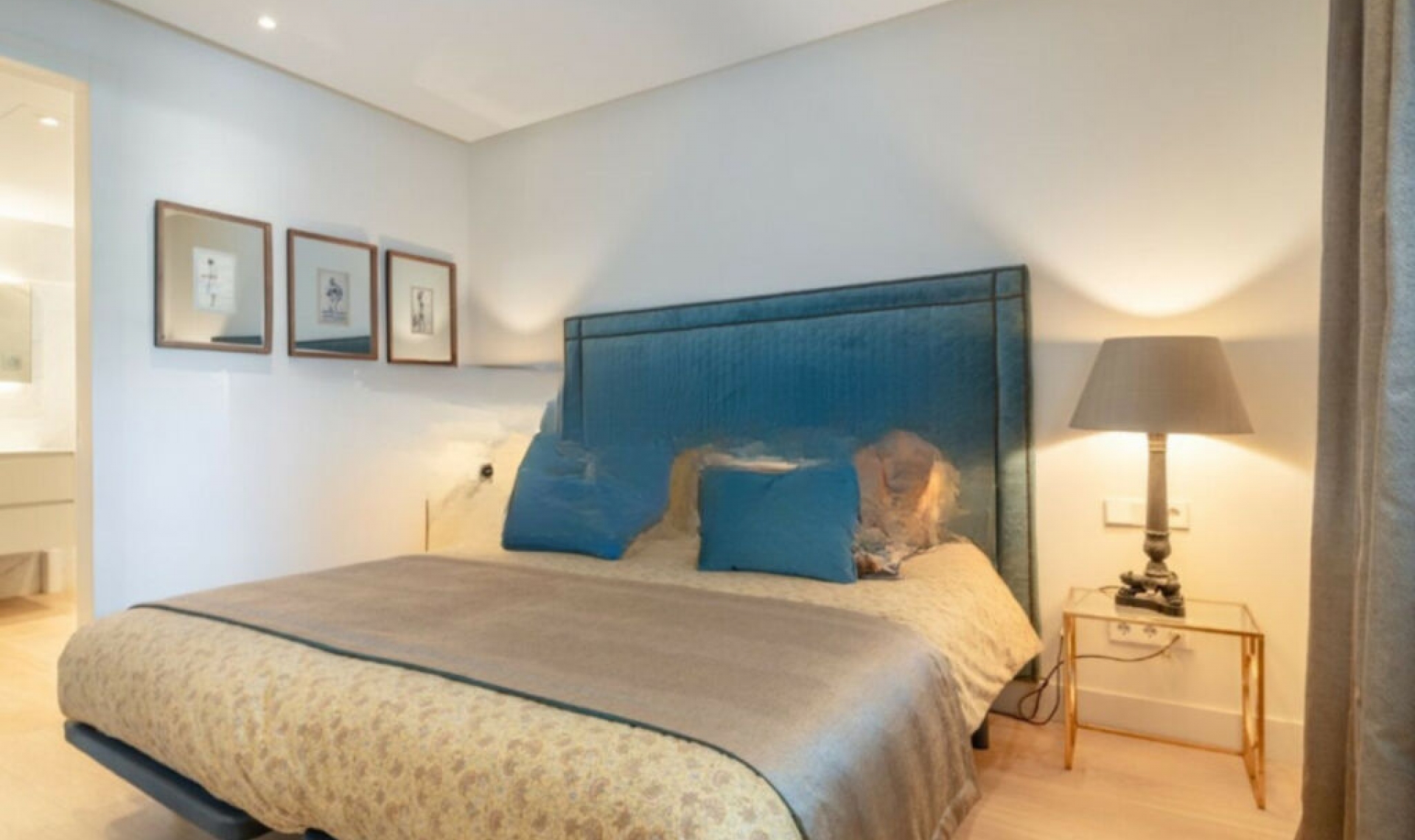 Resale - Apartment -
Marbella