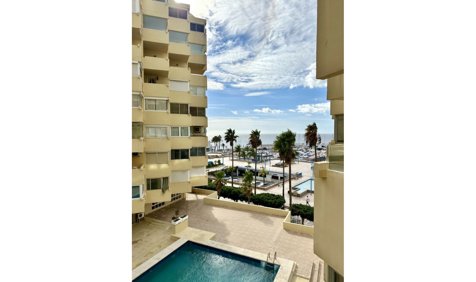 Resale - Apartment -
Marbella