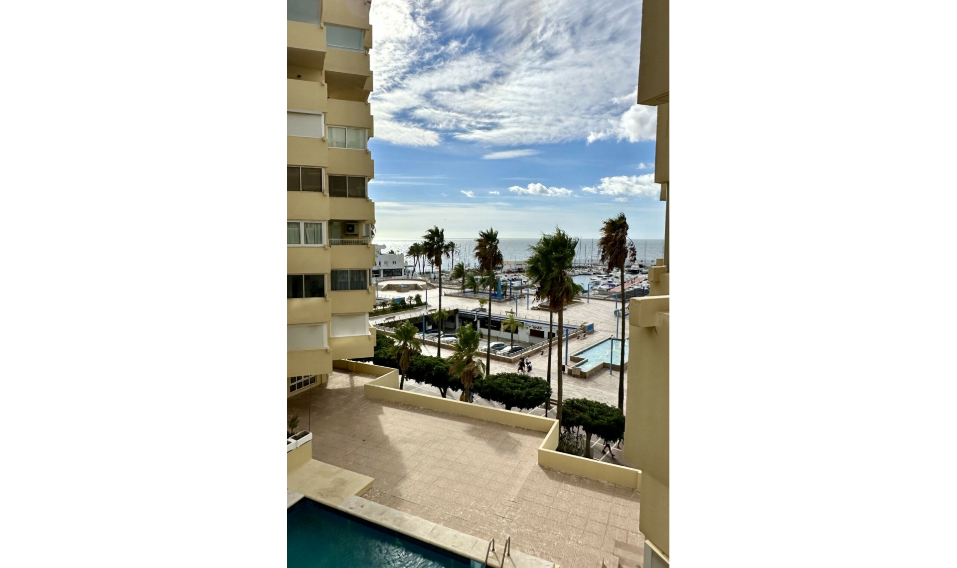 Resale - Apartment -
Marbella