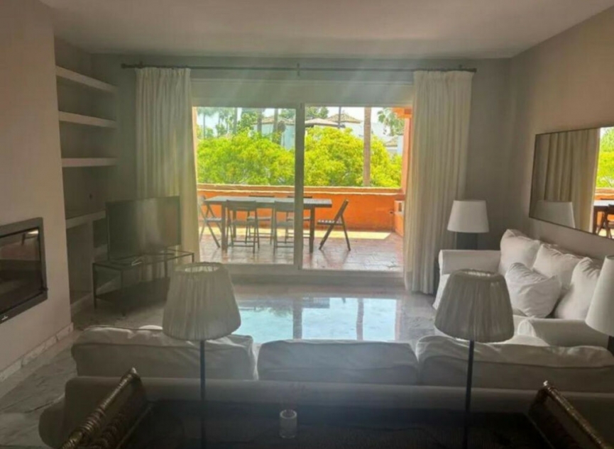 Resale - Apartment -
Marbella