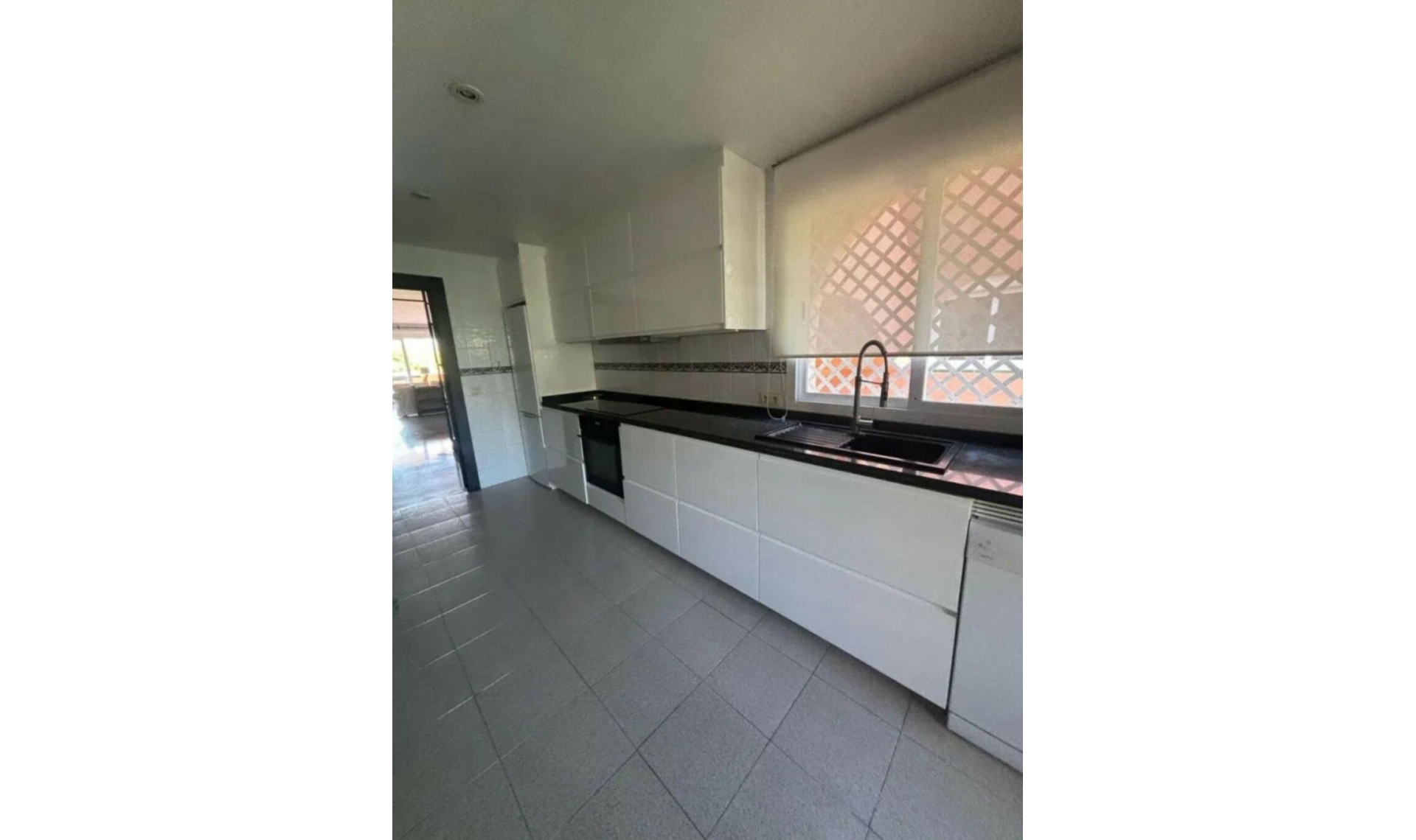 Resale - Apartment -
Marbella