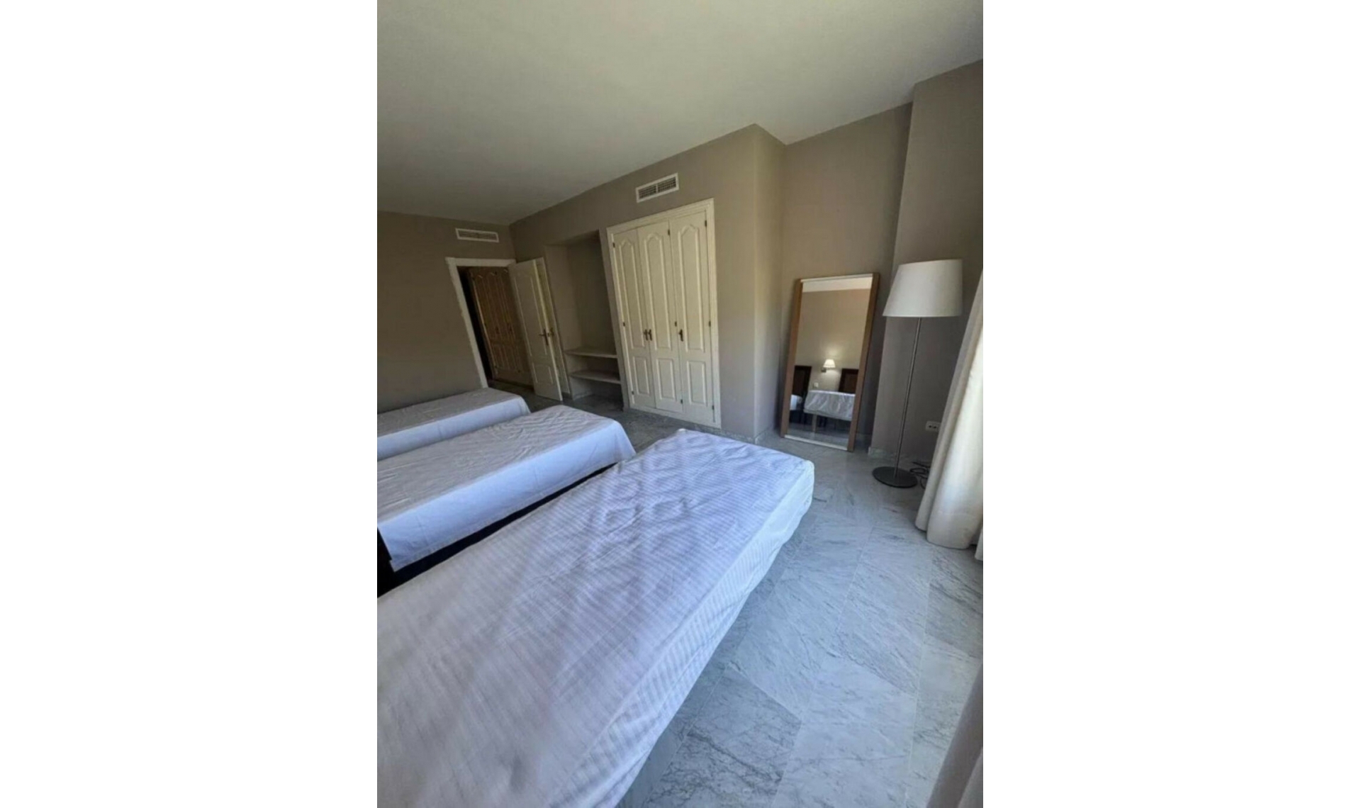 Resale - Apartment -
Marbella