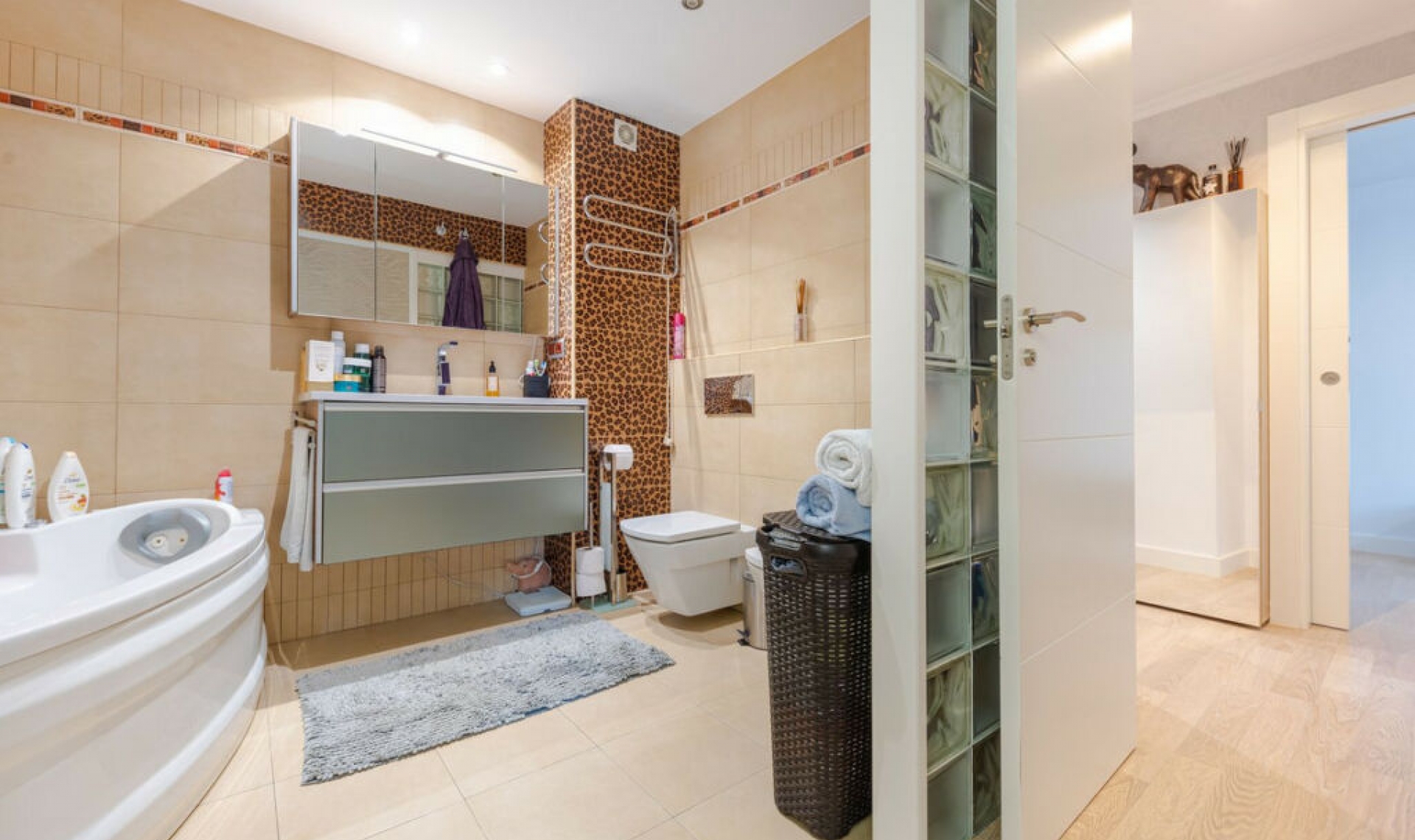 Resale - Apartment -
Marbella