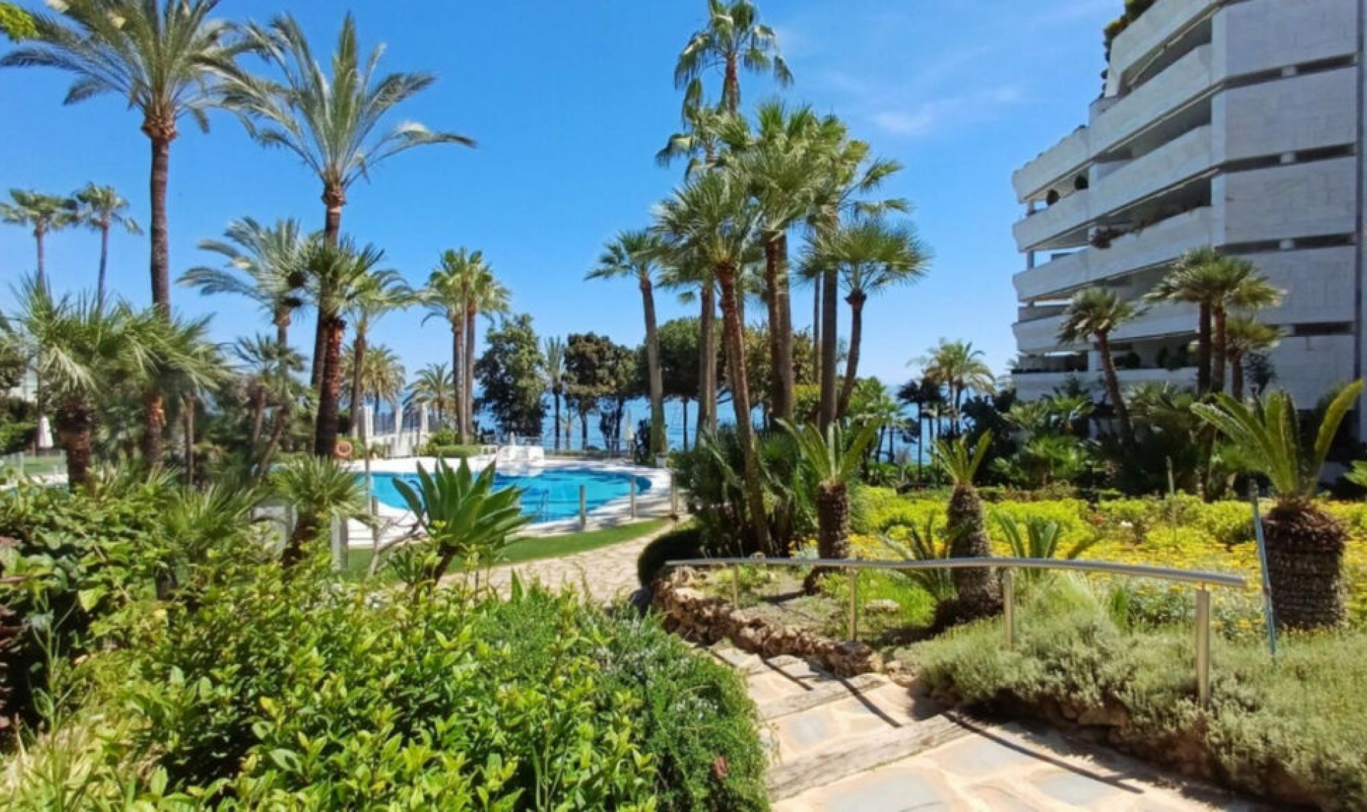 Resale - Apartment -
Marbella