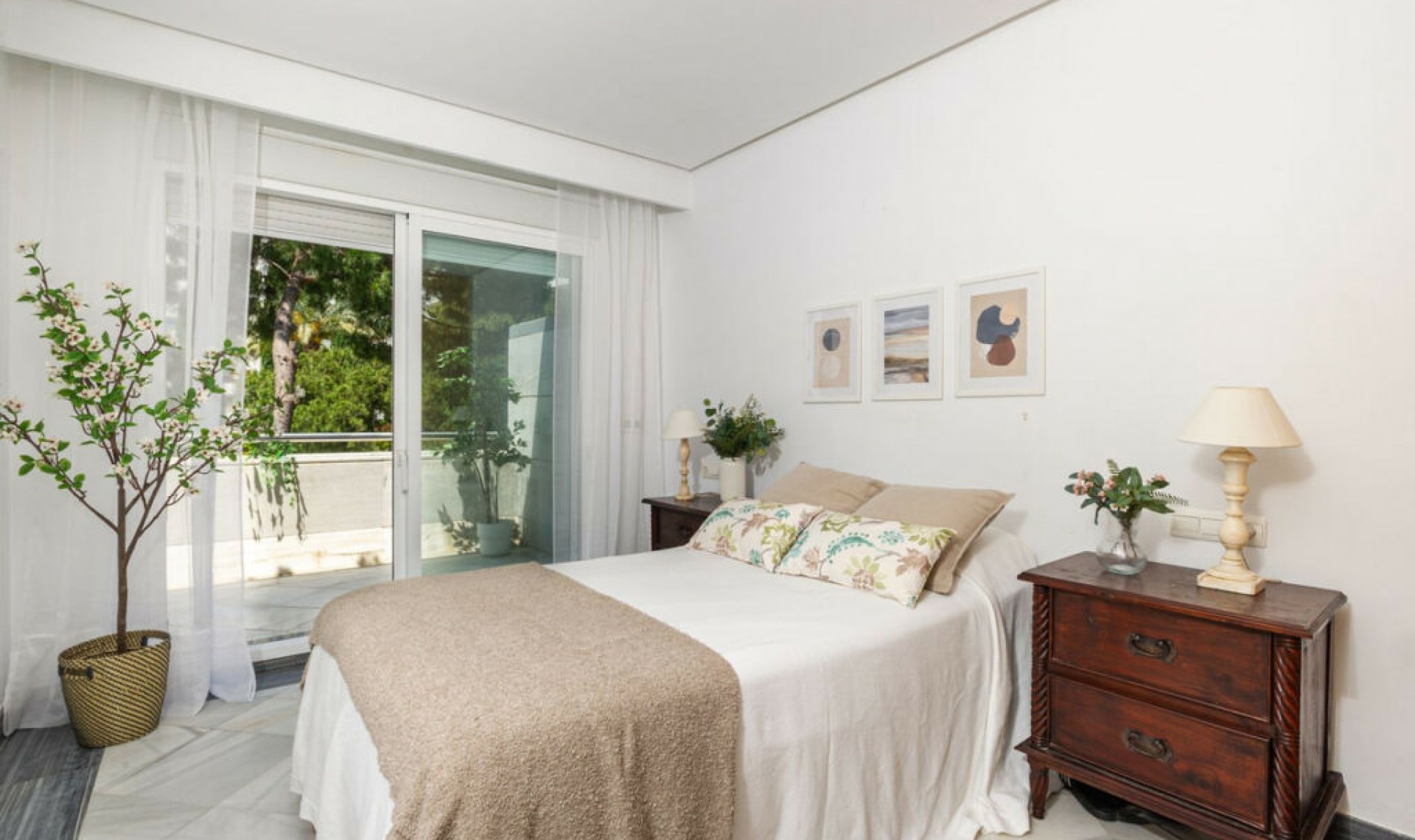 Resale - Apartment -
Marbella