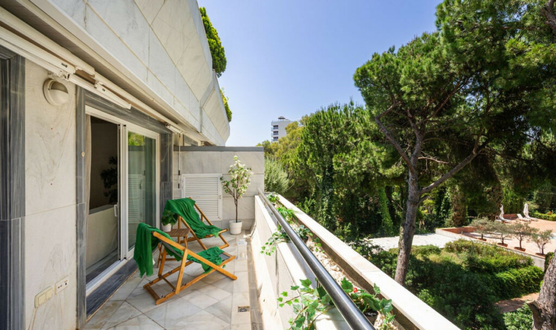 Resale - Apartment -
Marbella