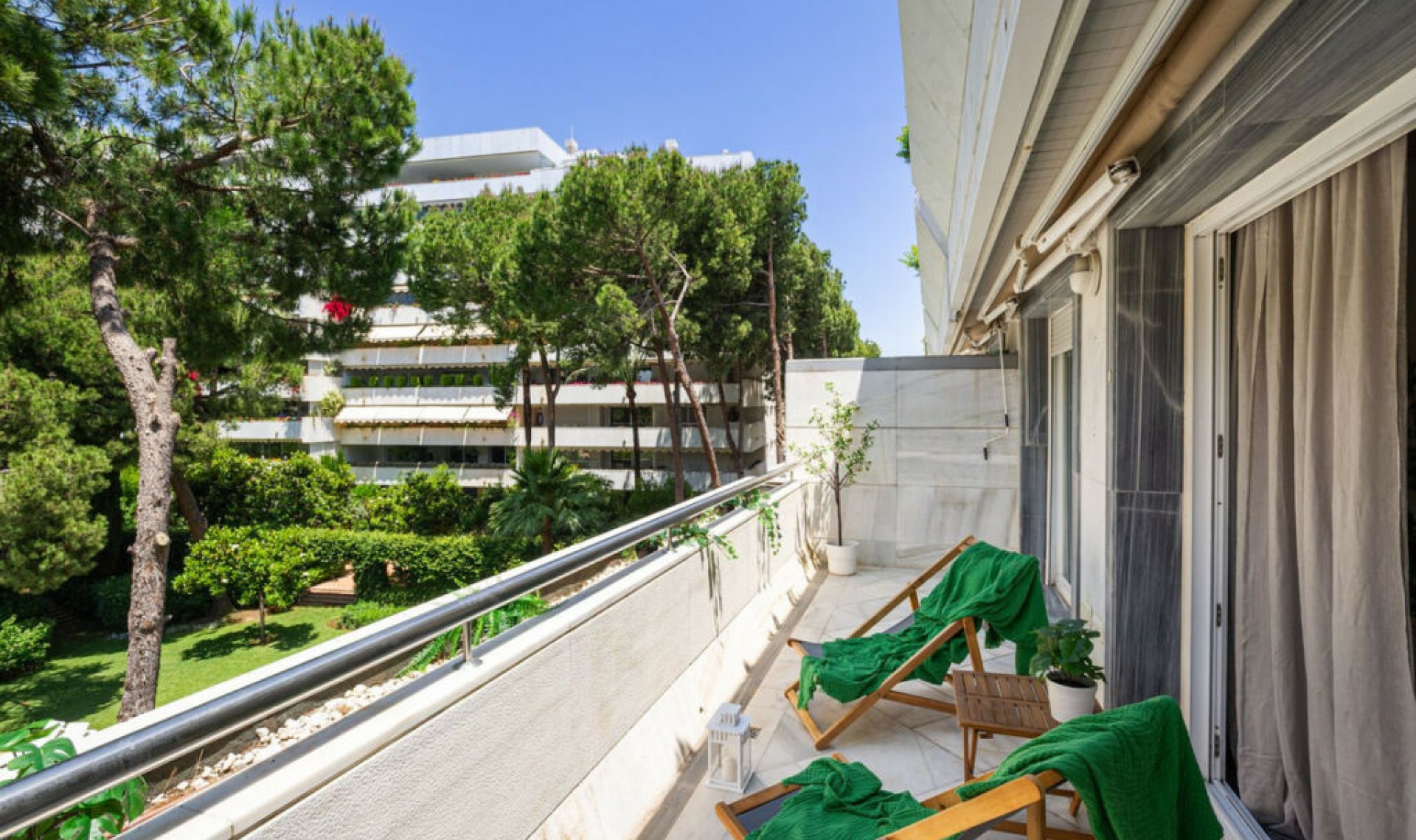 Resale - Apartment -
Marbella