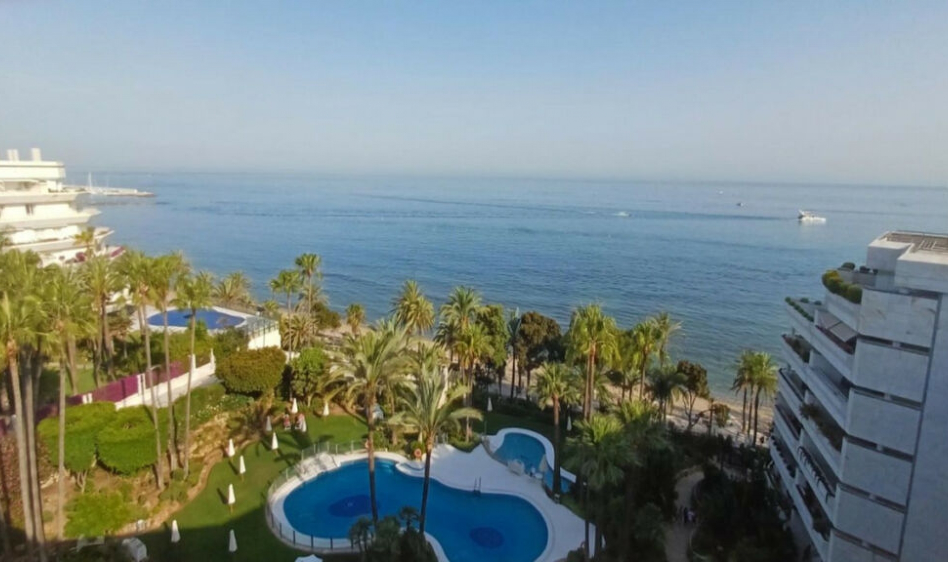 Resale - Apartment -
Marbella