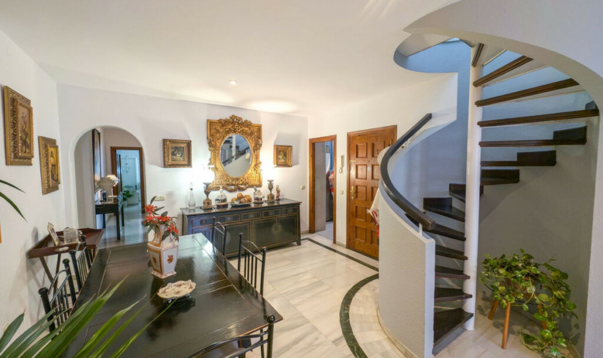 Resale - Apartment -
Marbella