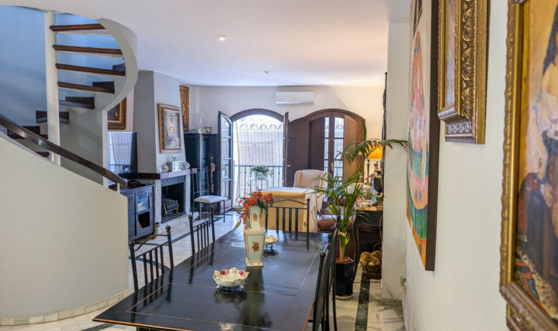 Resale - Apartment -
Marbella