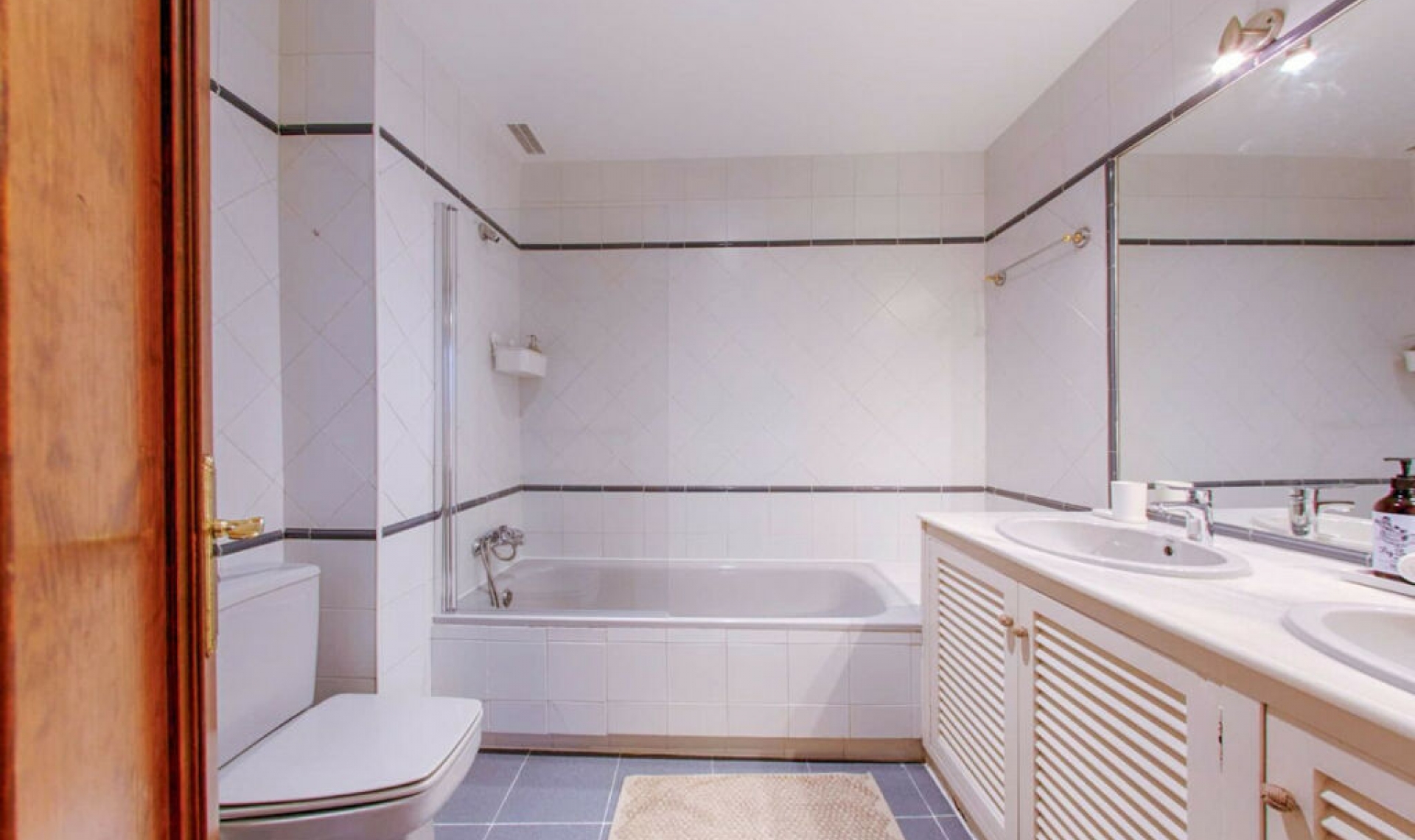 Resale - Apartment -
Marbella