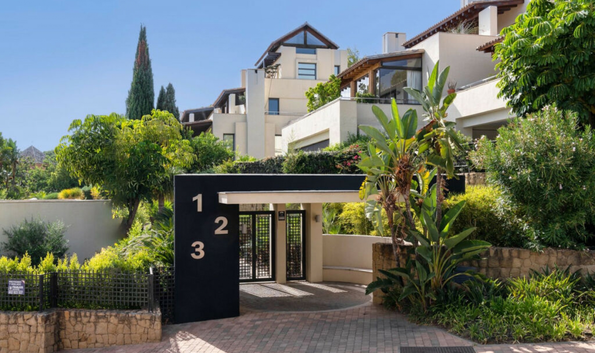 Resale - Apartment -
Marbella