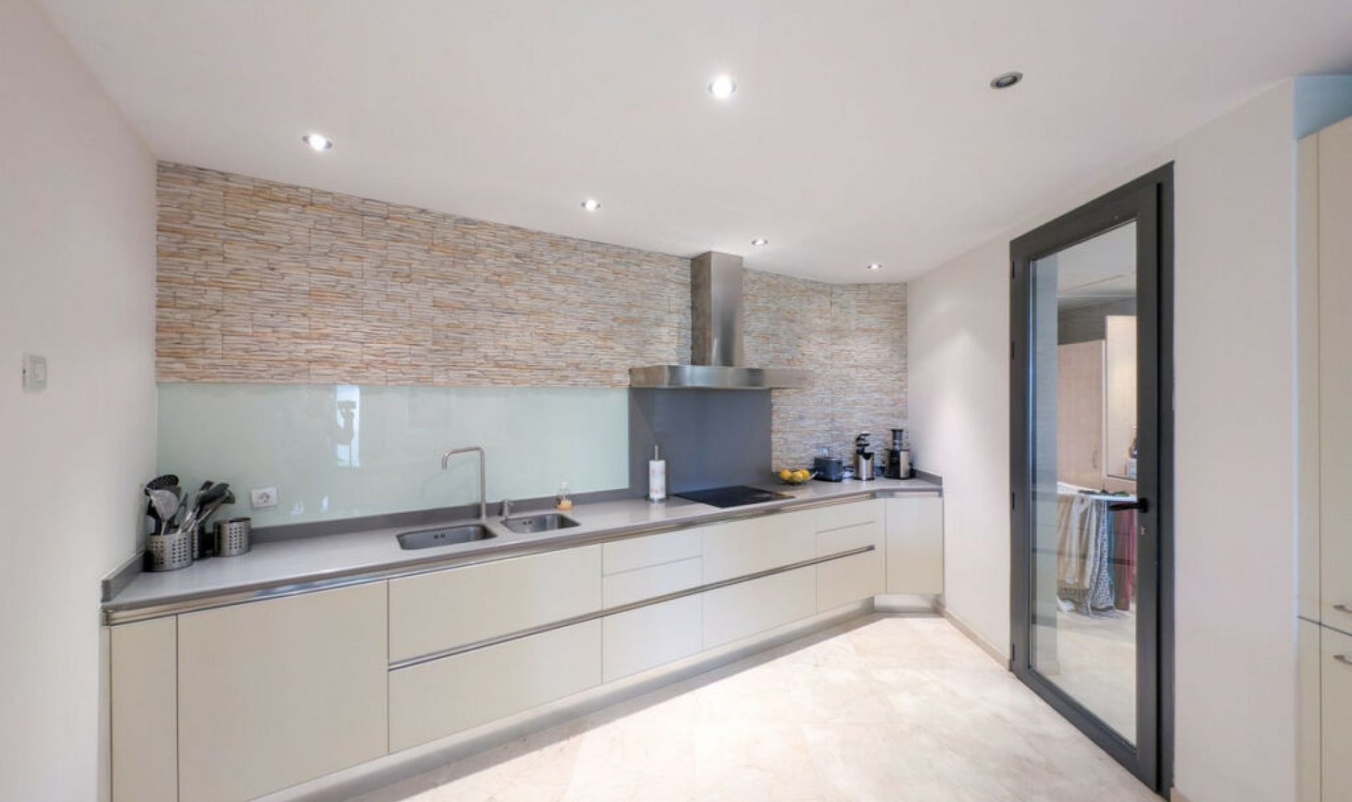 Resale - Apartment -
Marbella