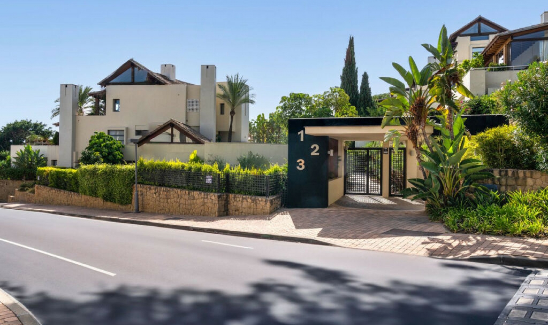 Resale - Apartment -
Marbella