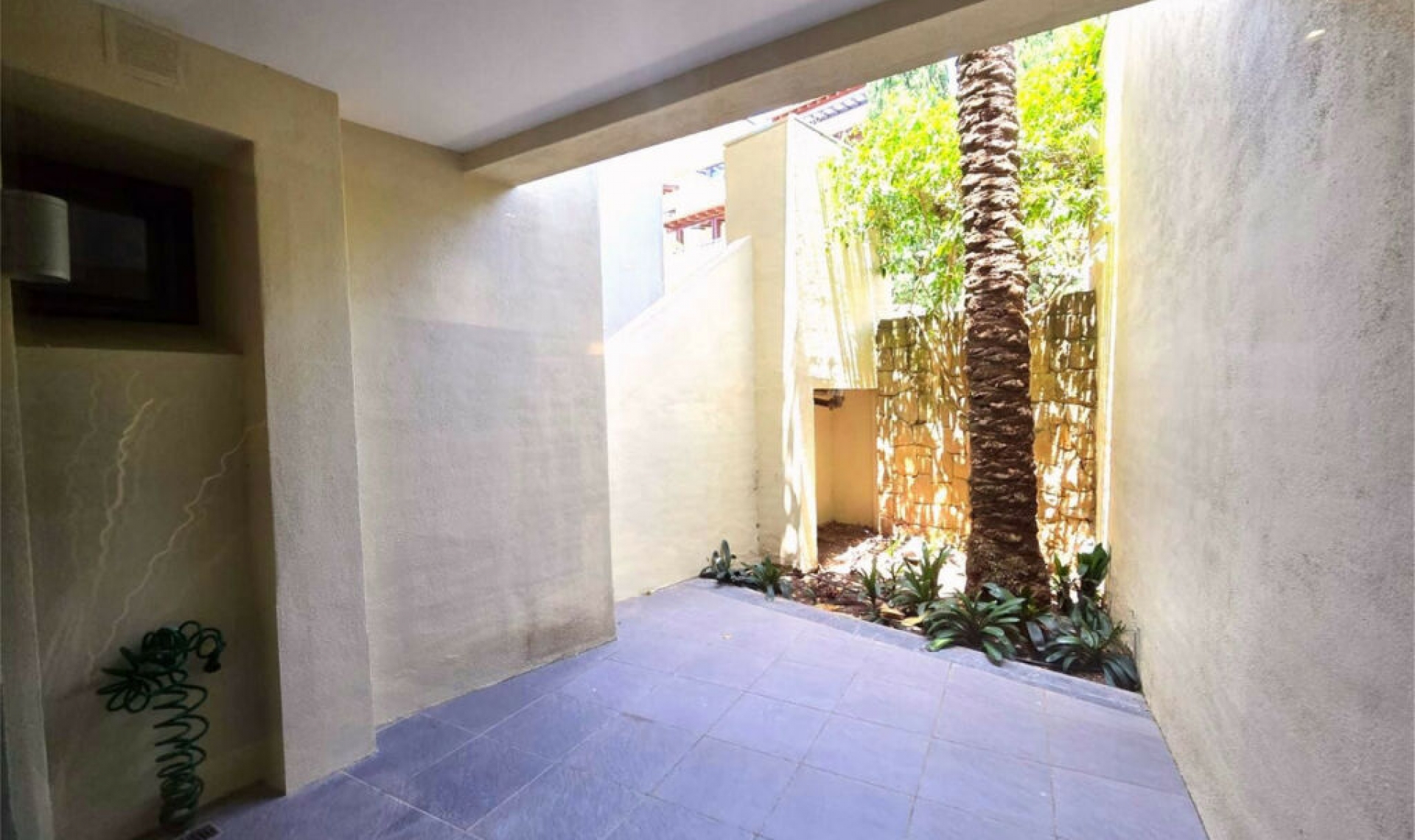 Resale - Apartment -
Marbella