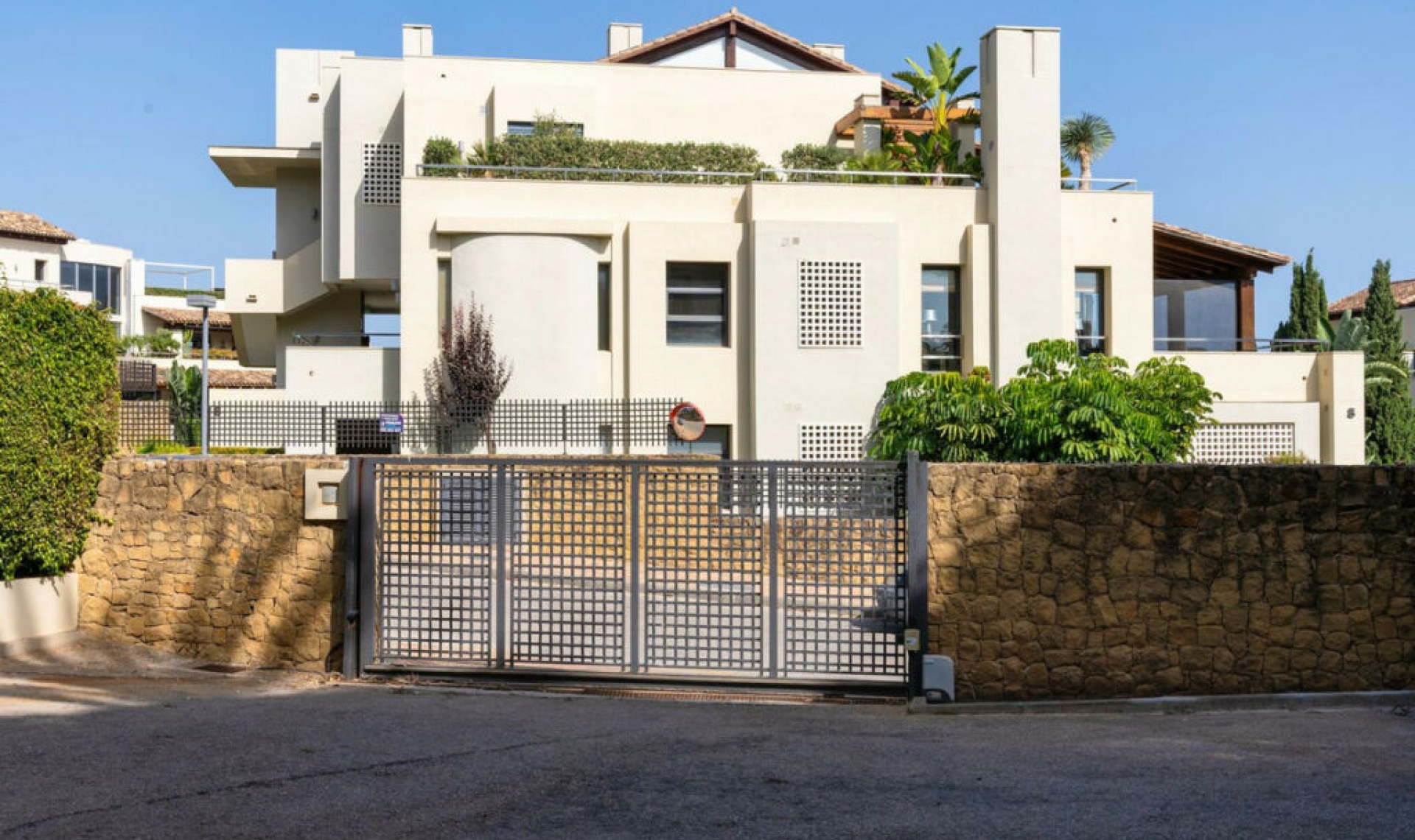 Resale - Apartment -
Marbella