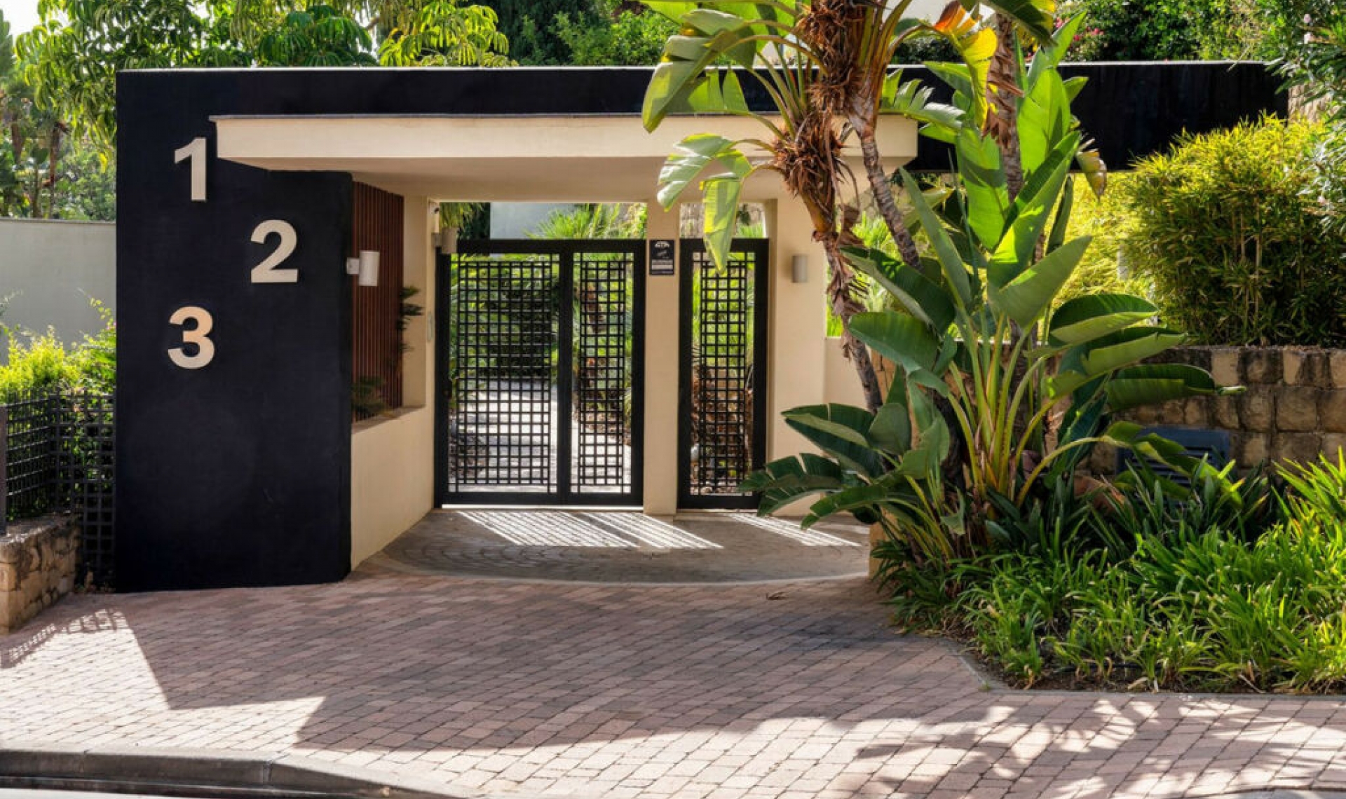 Resale - Apartment -
Marbella