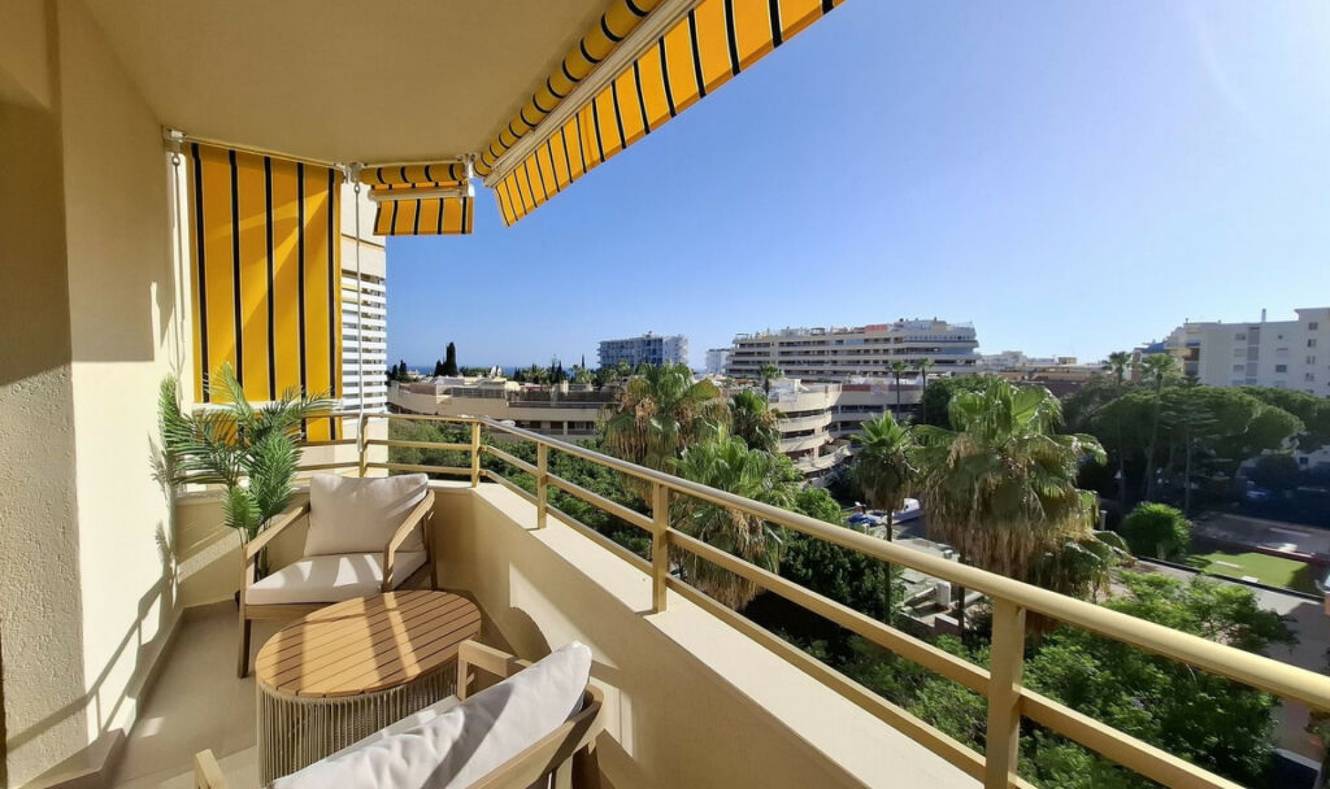 Resale - Apartment -
Marbella