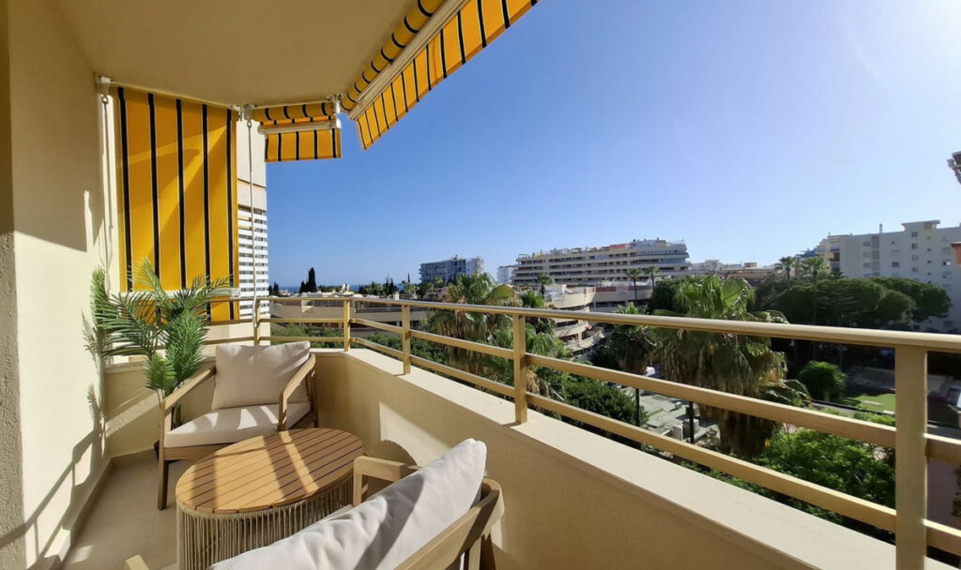 Resale - Apartment -
Marbella