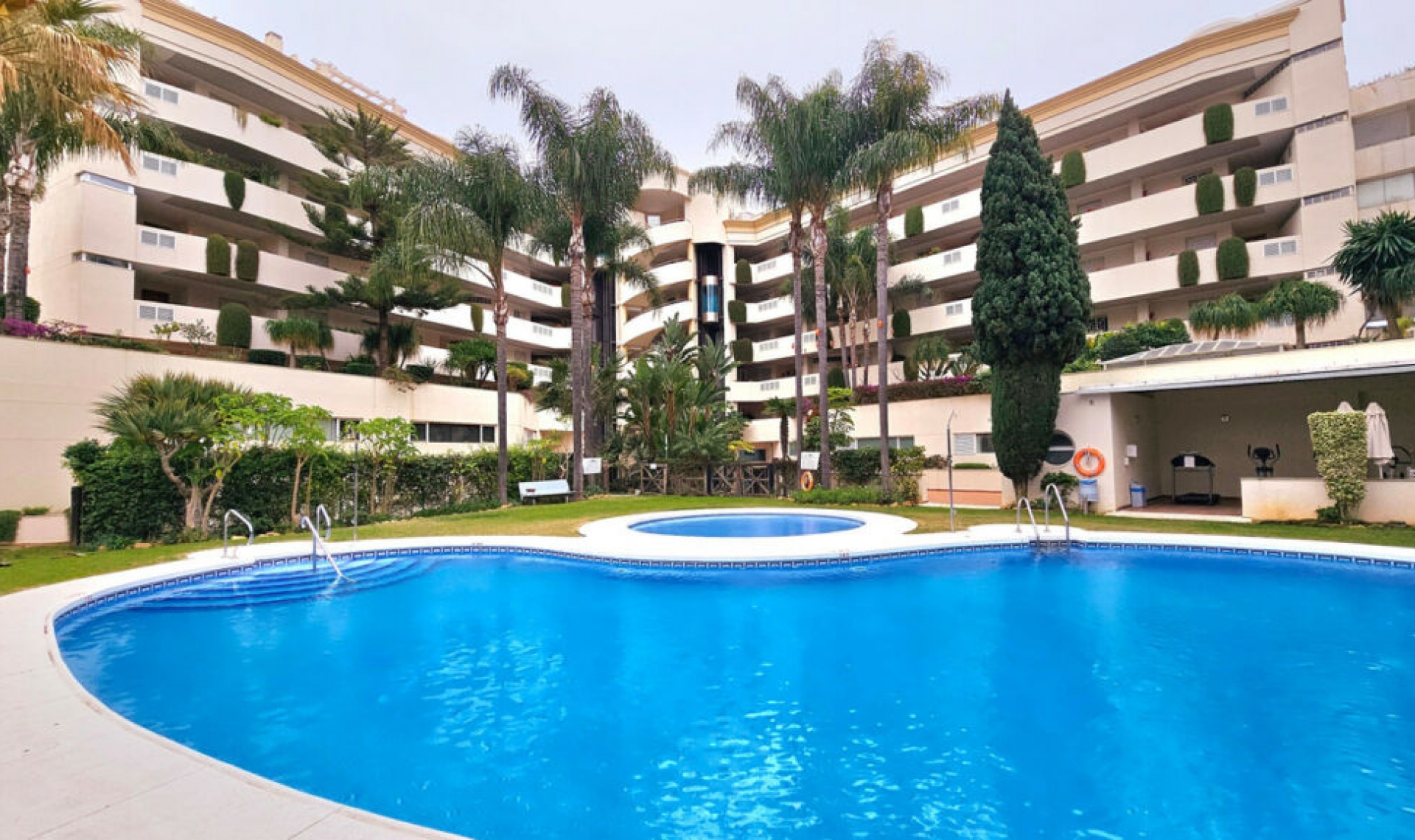 Resale - Apartment -
Marbella