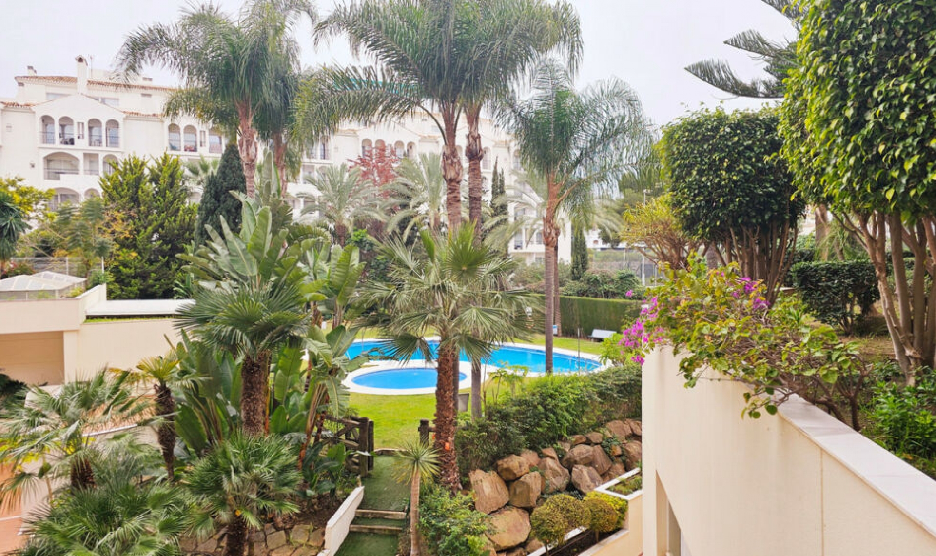 Resale - Apartment -
Marbella