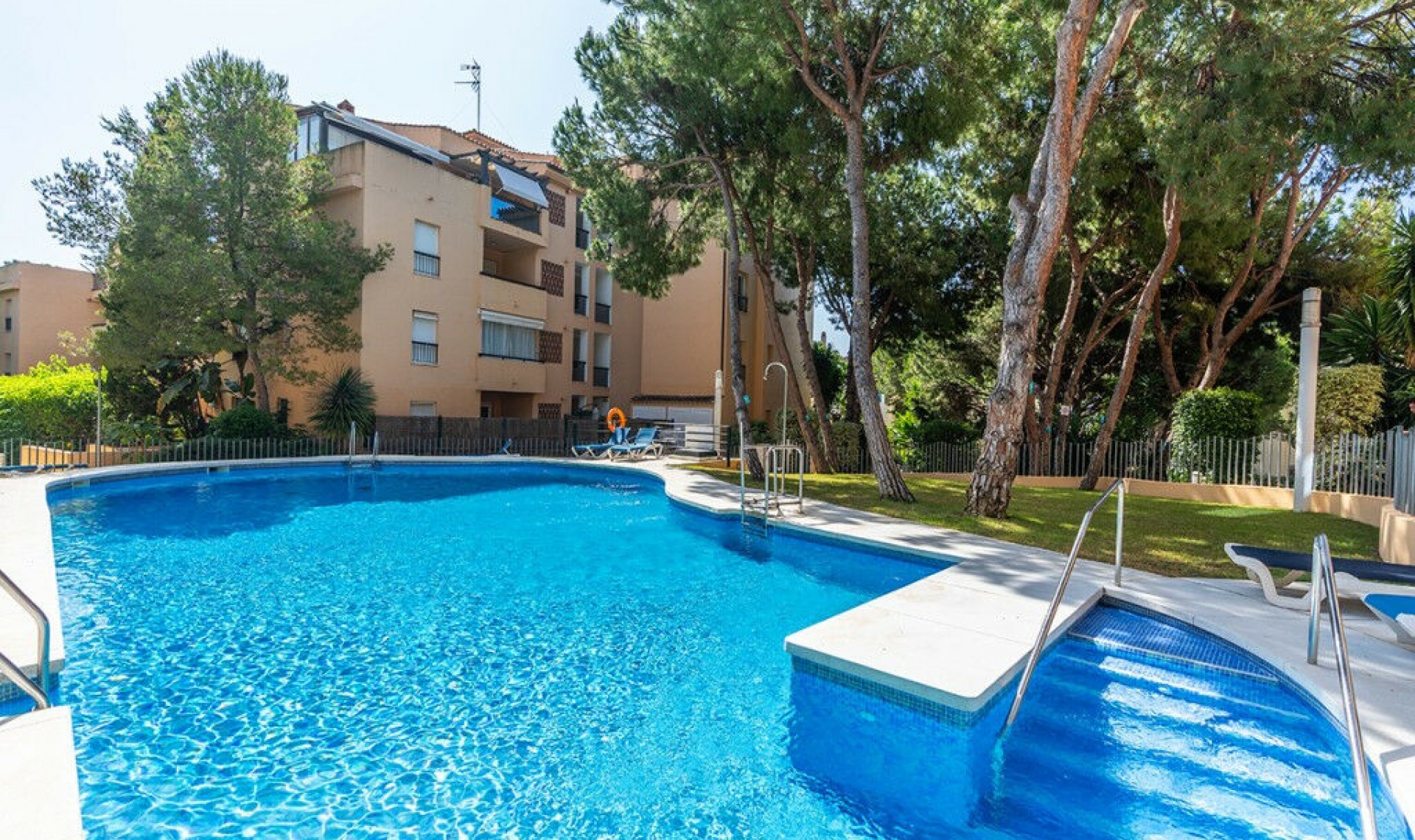 Resale - Apartment -
Marbella
