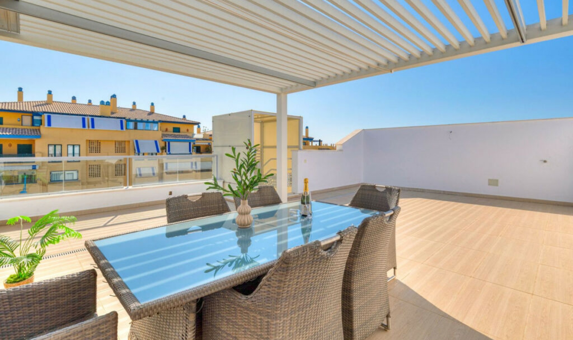 Resale - Apartment -
Marbella