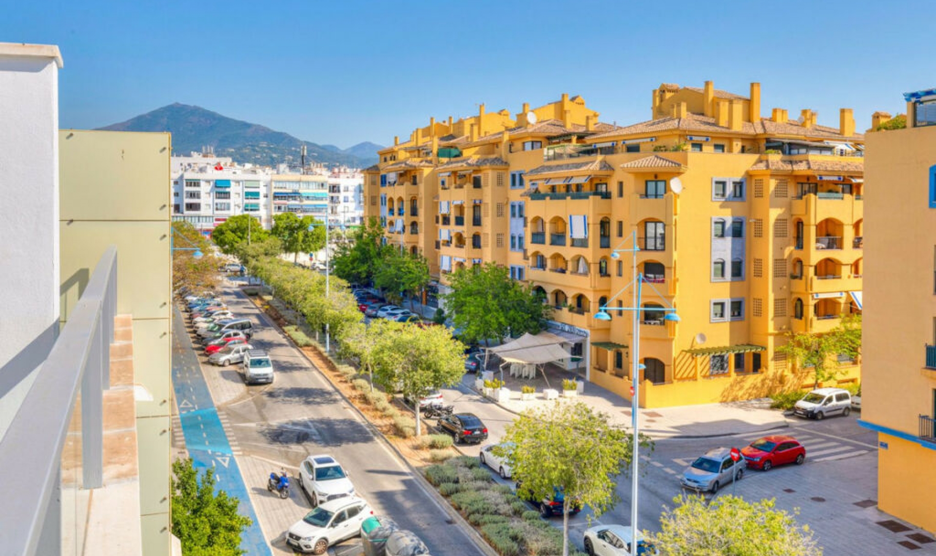 Resale - Apartment -
Marbella