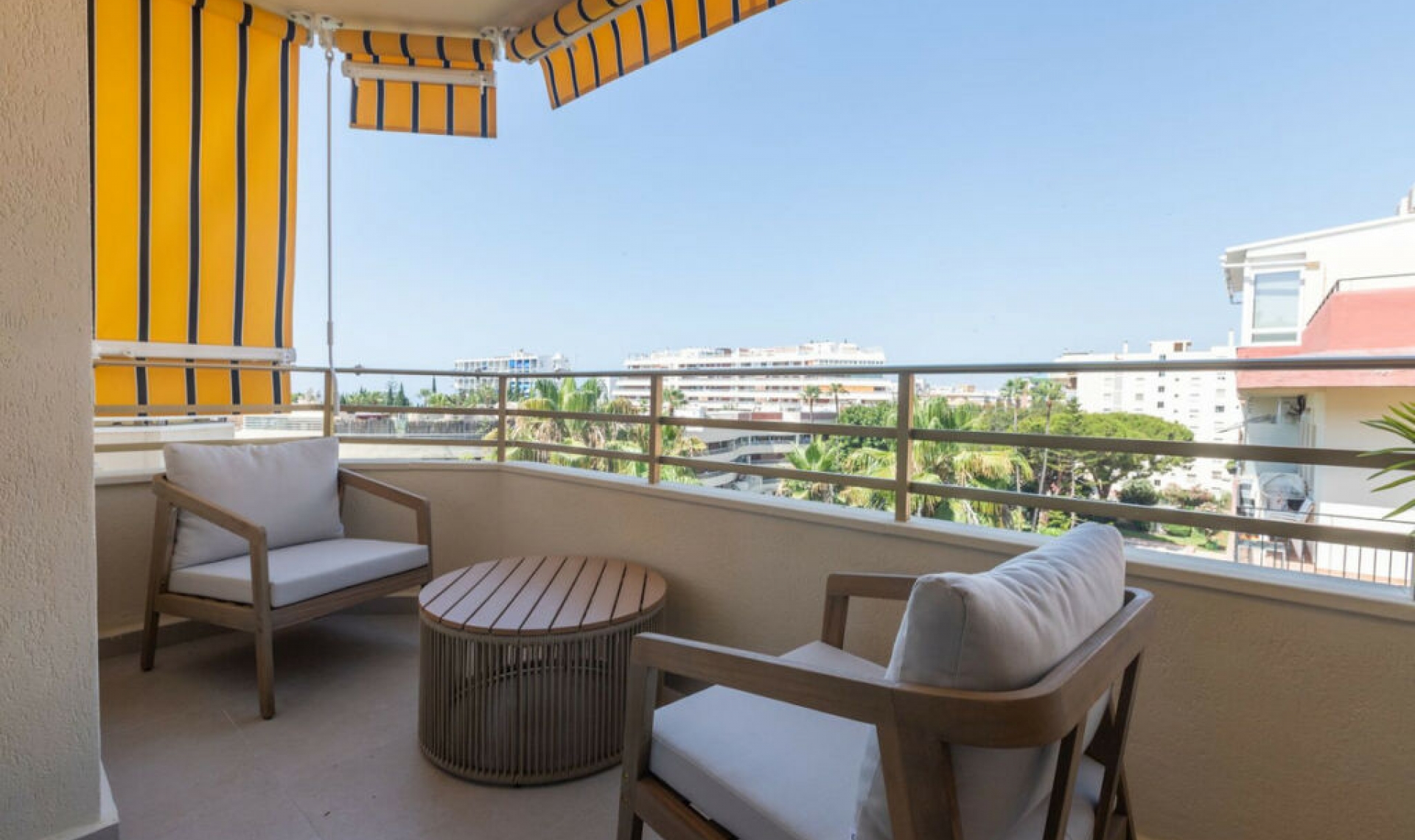 Resale - Apartment -
Marbella