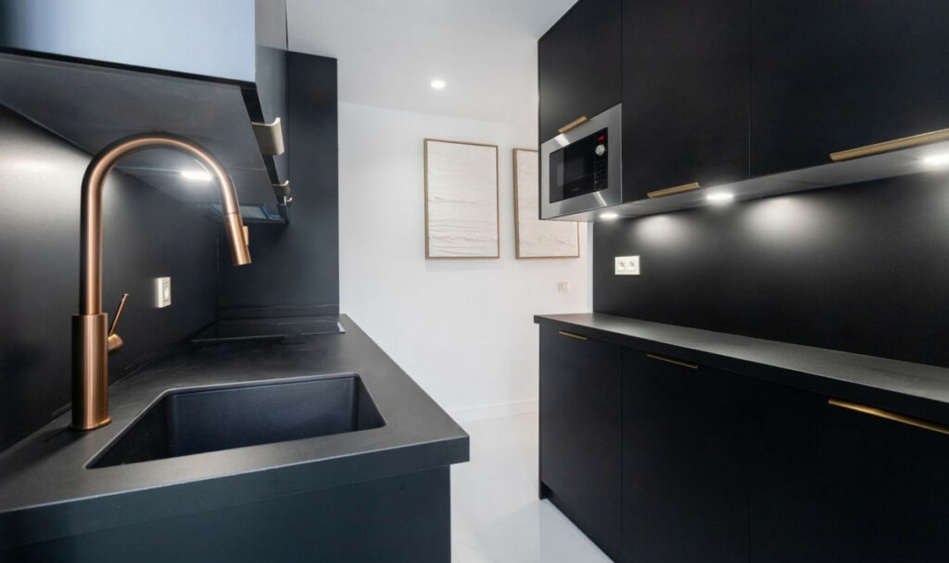 Resale - Apartment -
Marbella