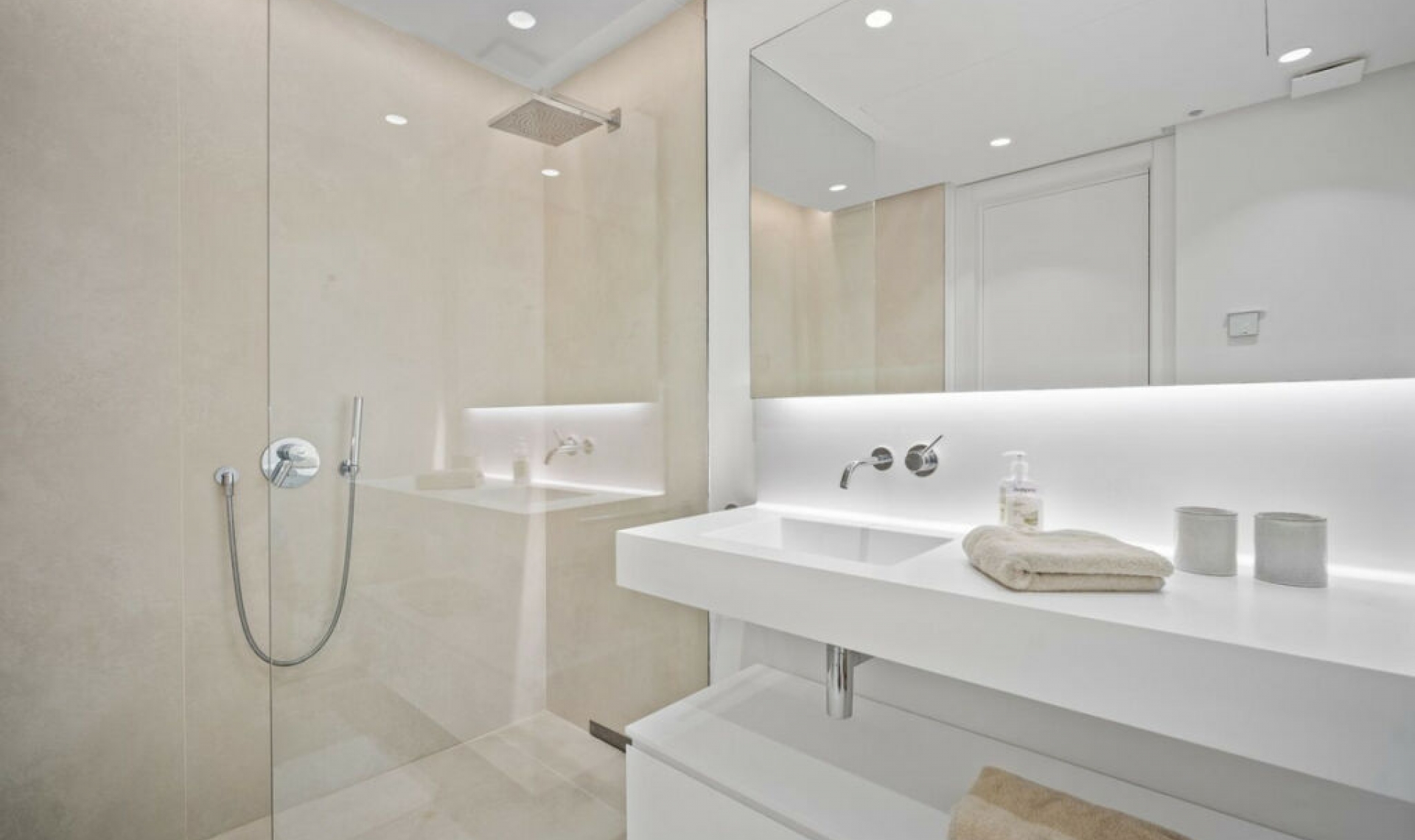 Resale - Apartment -
Marbella