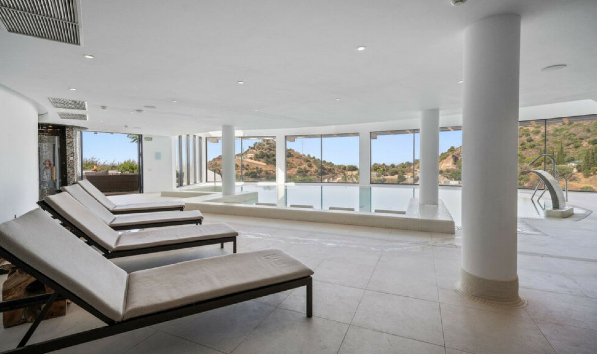 Resale - Apartment -
Marbella