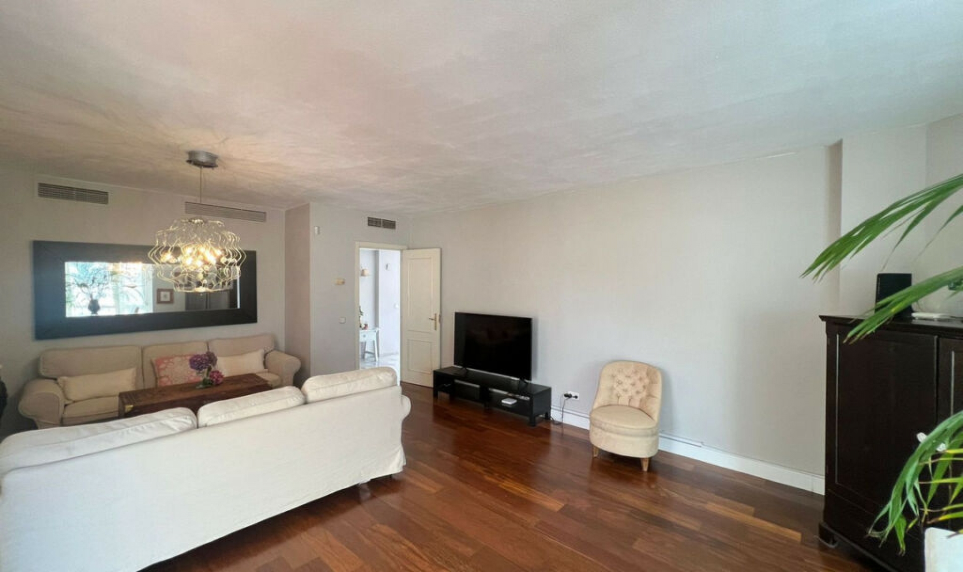 Resale - Apartment -
Marbella