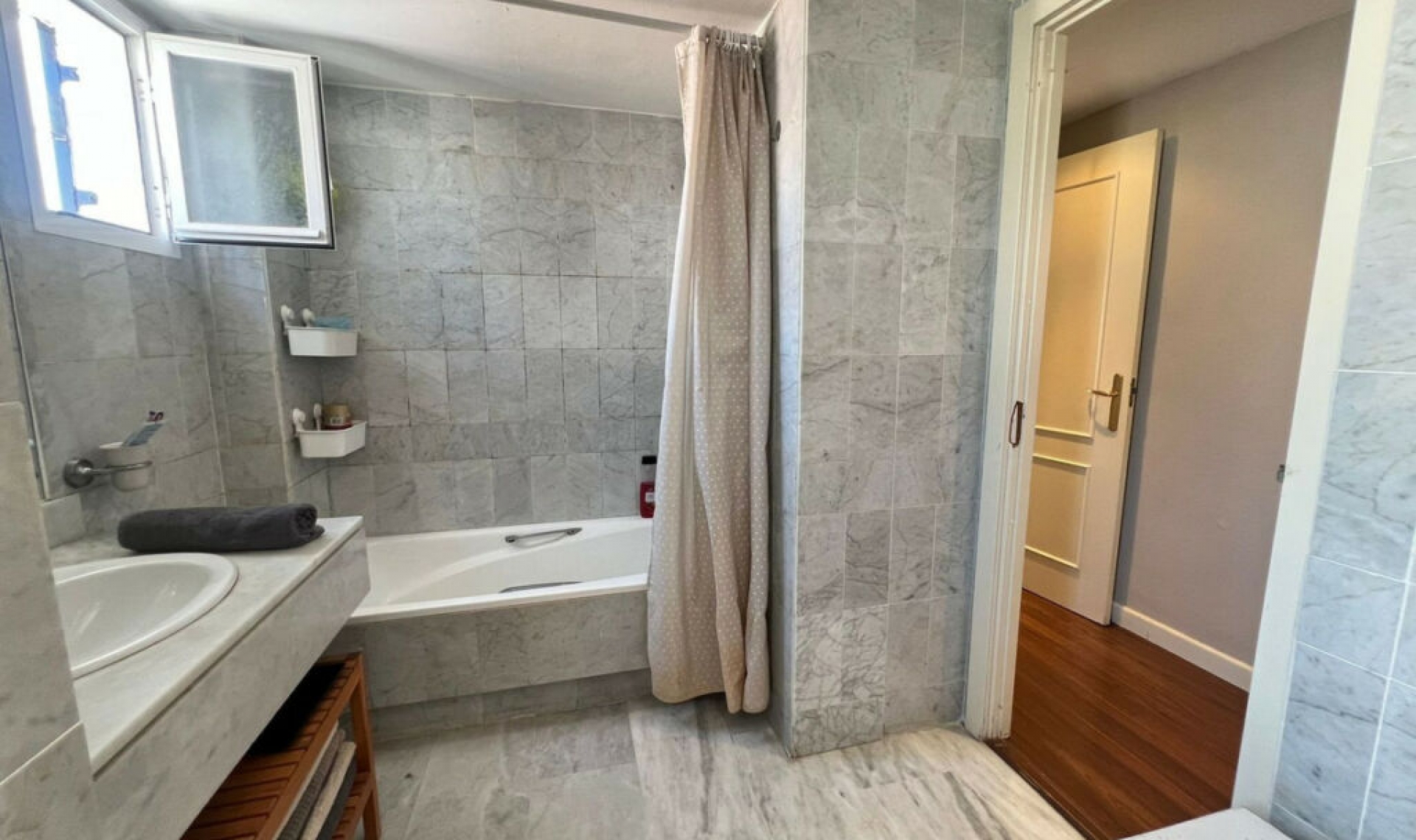 Resale - Apartment -
Marbella