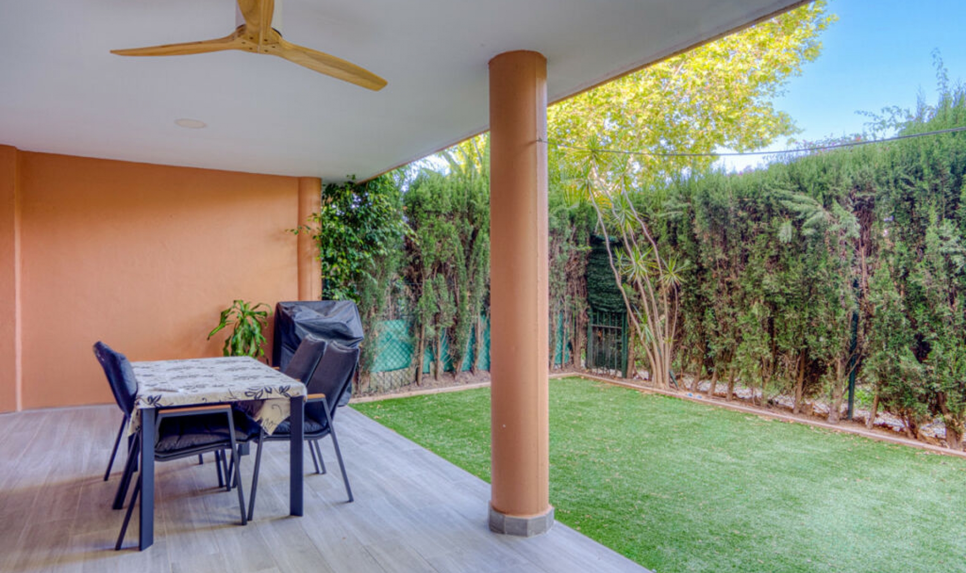 Resale - Apartment -
Marbella