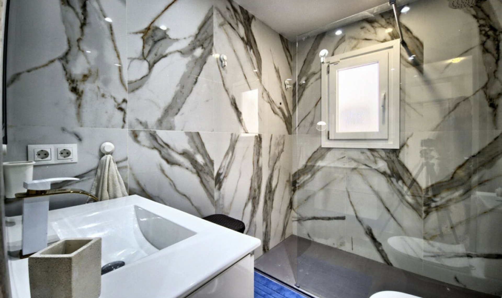 Resale - Apartment -
Marbella